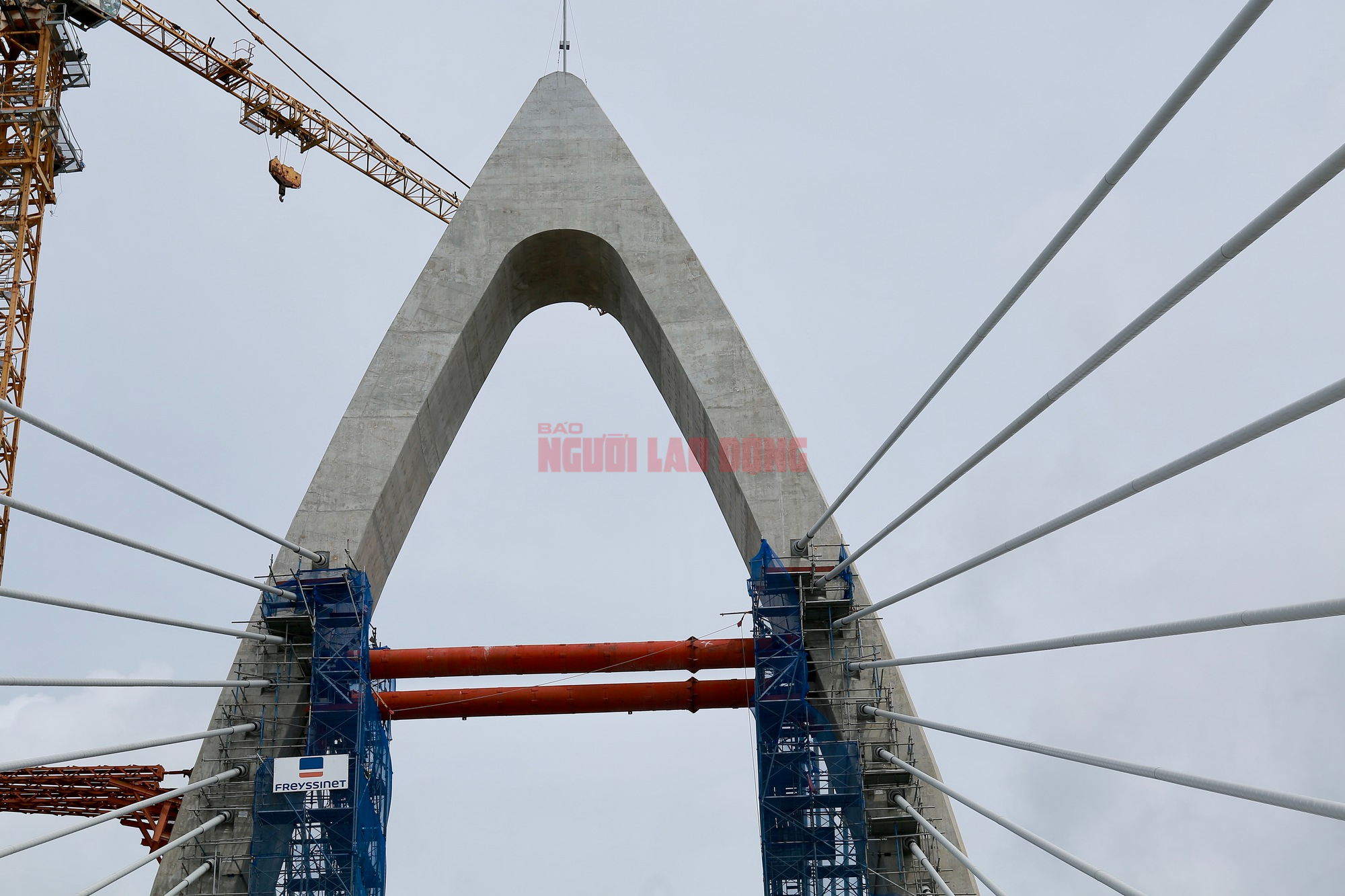 Cận cảnh cầu Phước An trước ng&agrave;y hợp long - Ảnh 9.