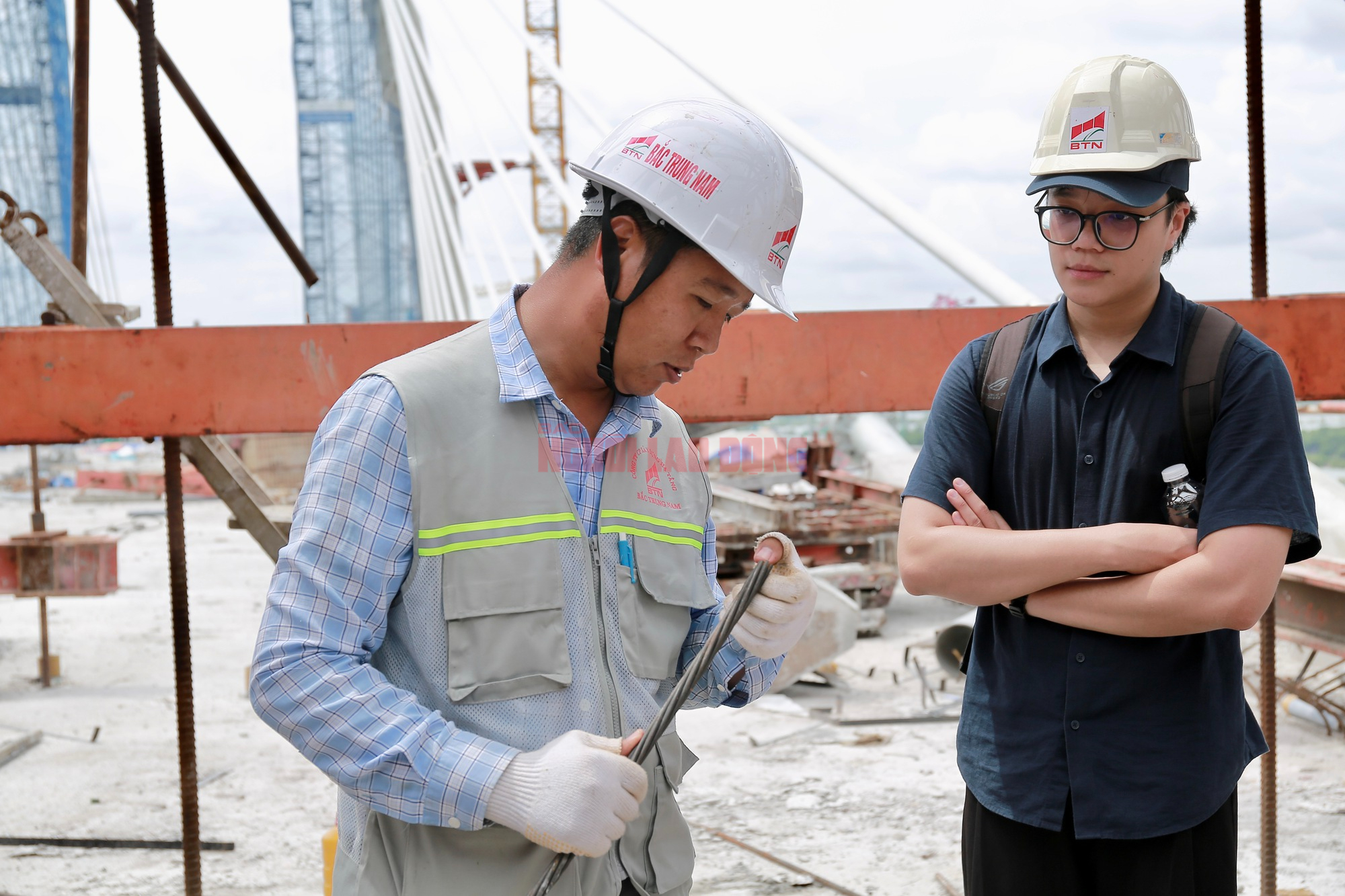 Cận cảnh cầu Phước An trước ng&agrave;y hợp long - Ảnh 10.