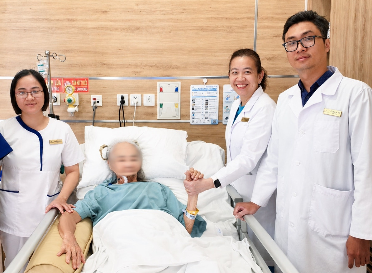 Cứu sống hai cụ bà đột quỵ nhồi máu não nặng - Ảnh 1.