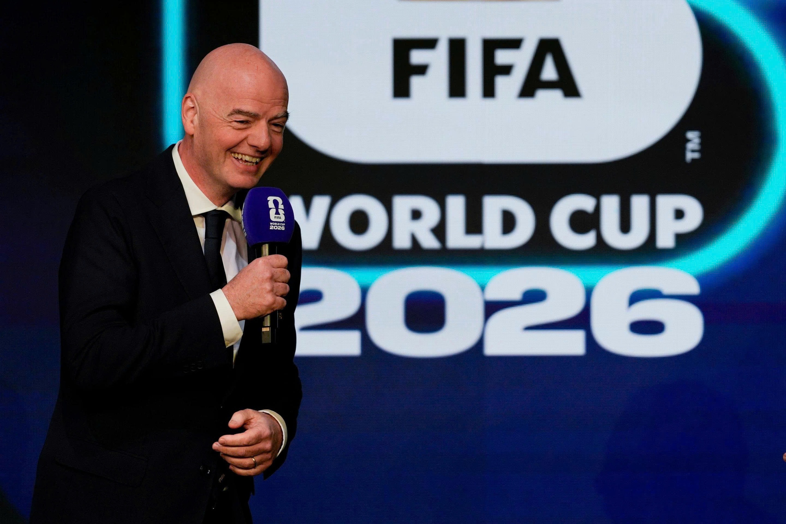 FIFA tiếp tục bị điều tra về quy tr&igrave;nh b&aacute;n v&eacute; &ldquo;thiếu minh bạch&rdquo; - Ảnh 1.