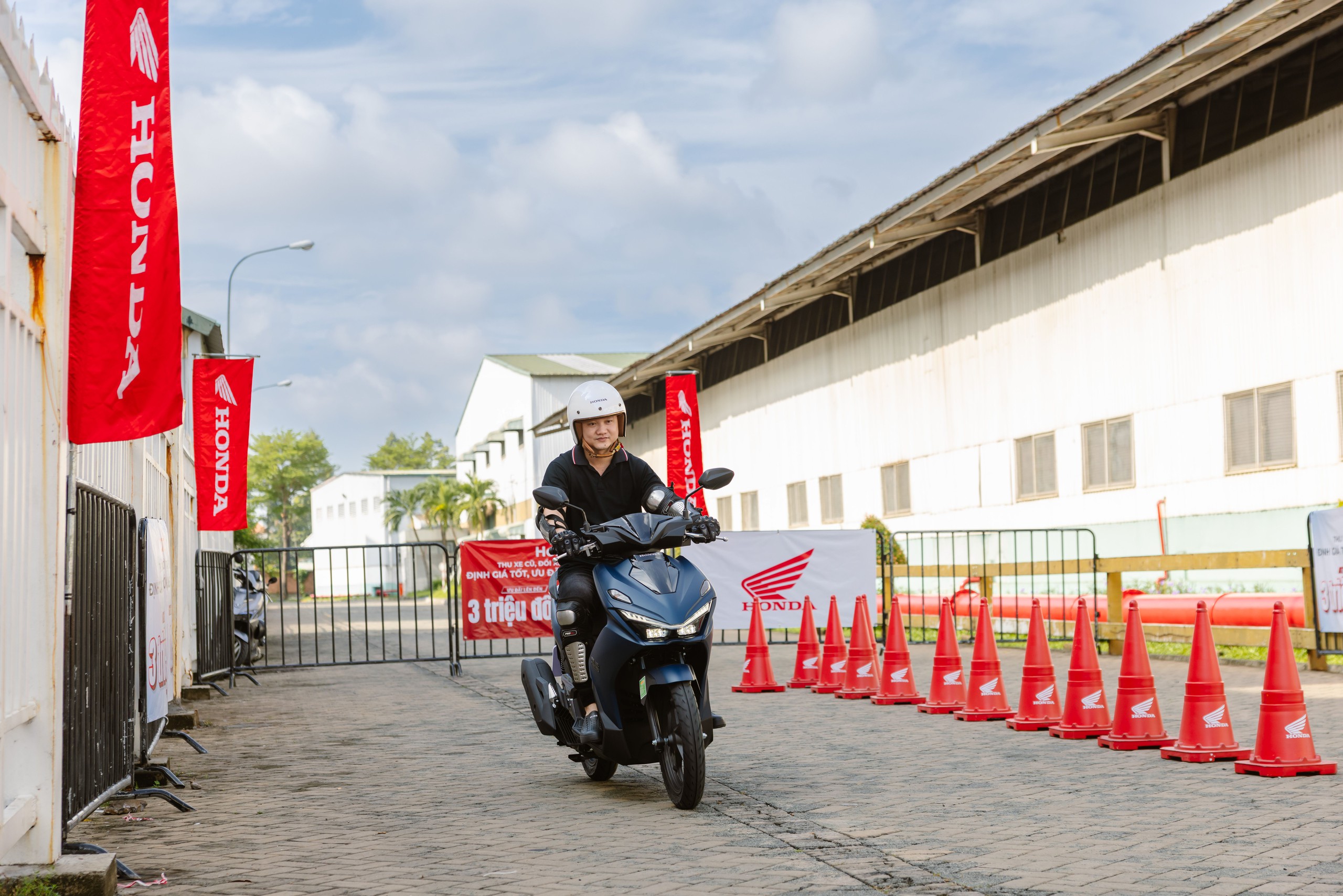 Honda Việt Nam khởi động chương tr&igrave;nh &ldquo;Thu xe cũ, đổi xe mới&rdquo; tr&ecirc;n cả nước - Ảnh 5.