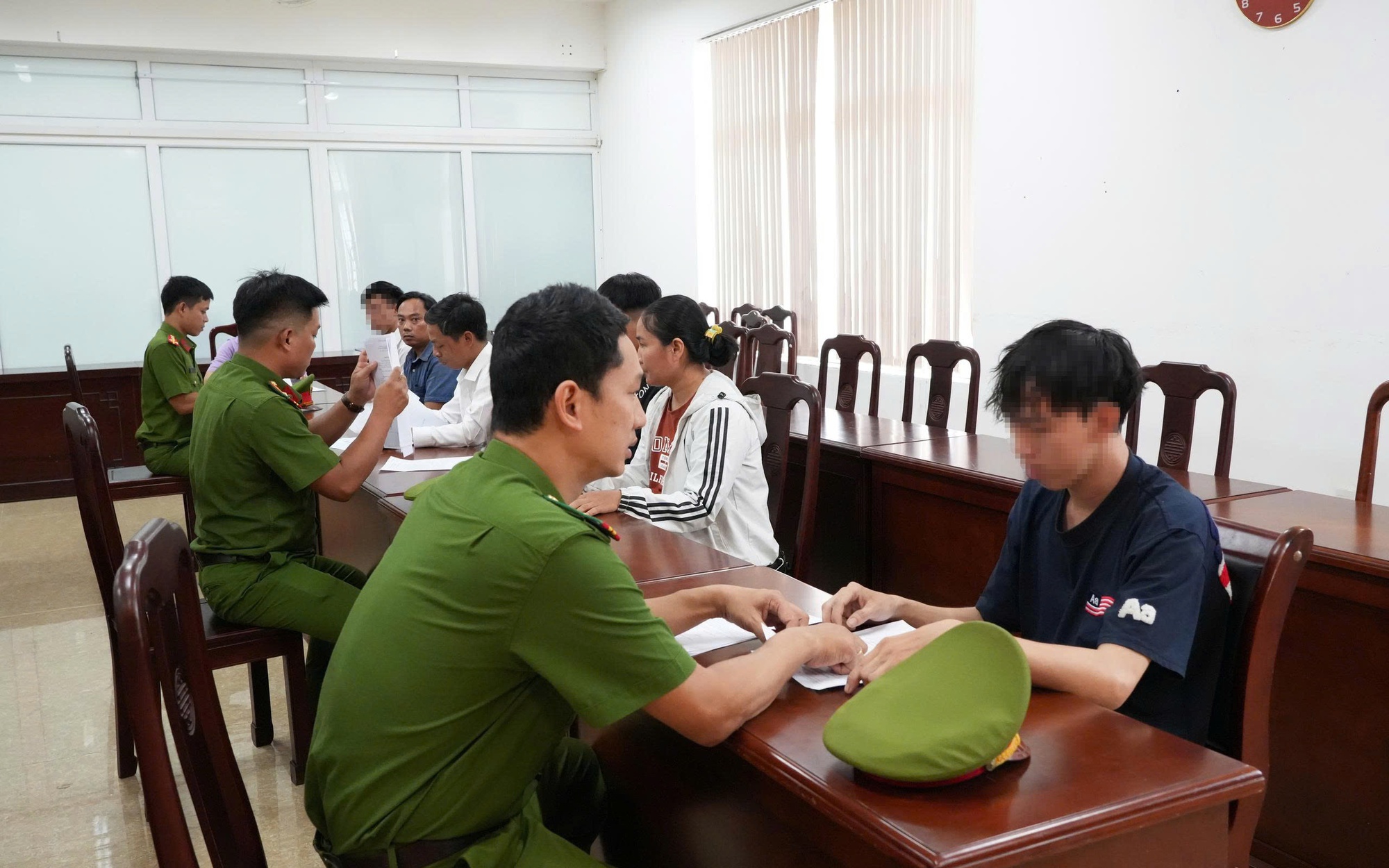 Gây rối trật tự công cộng, 3 đối tượng dưới 18 tuổi bị khởi tố