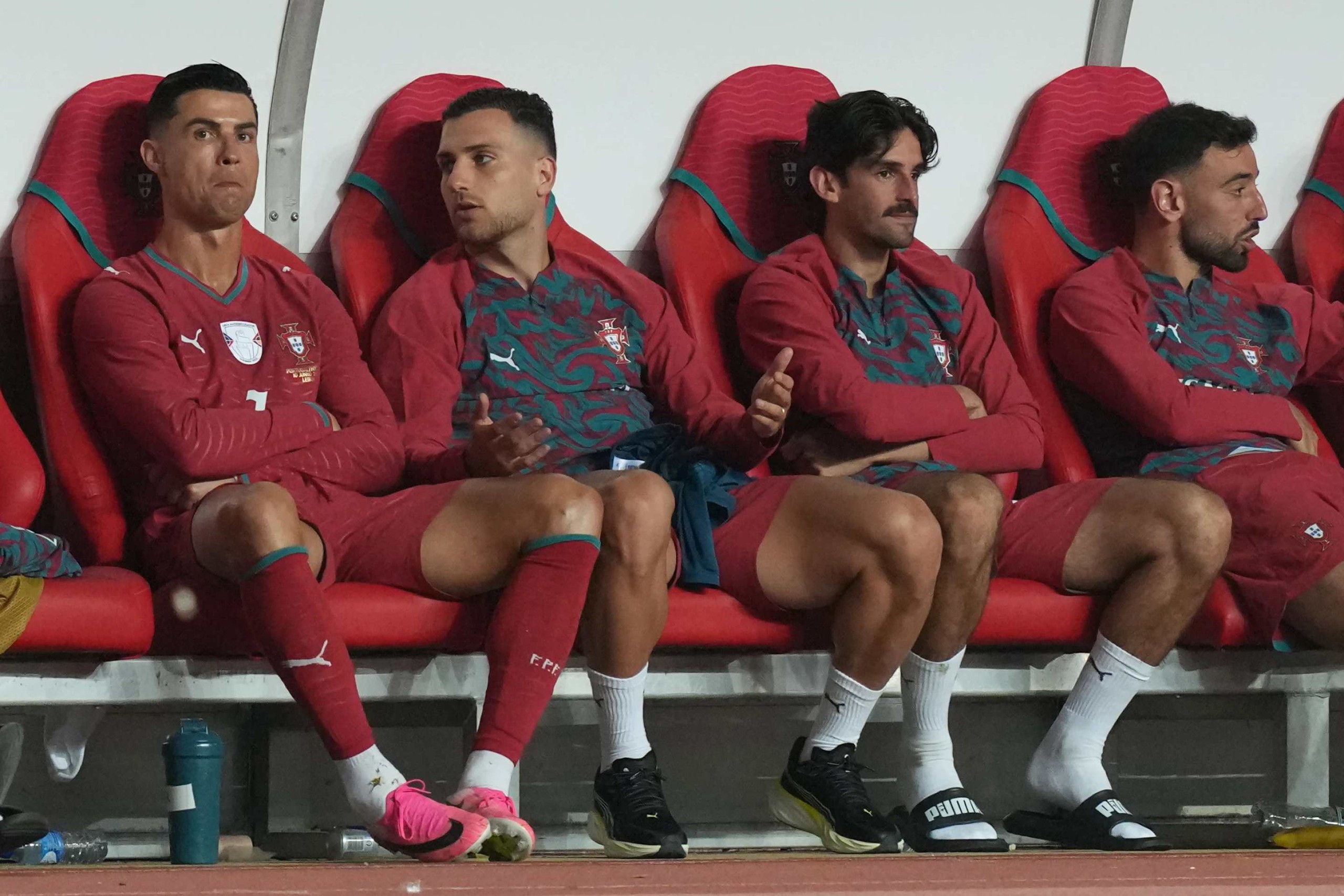 Ronaldo 2 lần đối mặt thủ môn vẫn bất lực, Bồ Đào Nha thắng nhọc Nigeria - Ảnh 4.