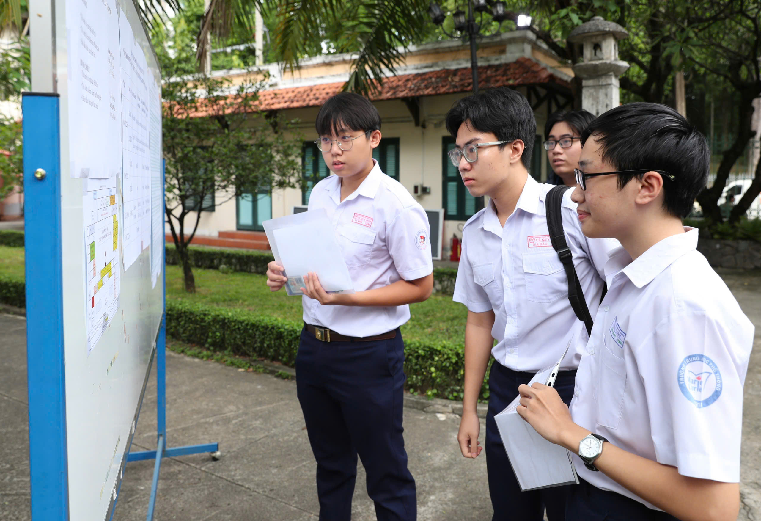 Hơn 142.000 thí sinh TPHCM bắt đầu làm thủ tục dự thi tốt nghiệp THPT - Ảnh 5.