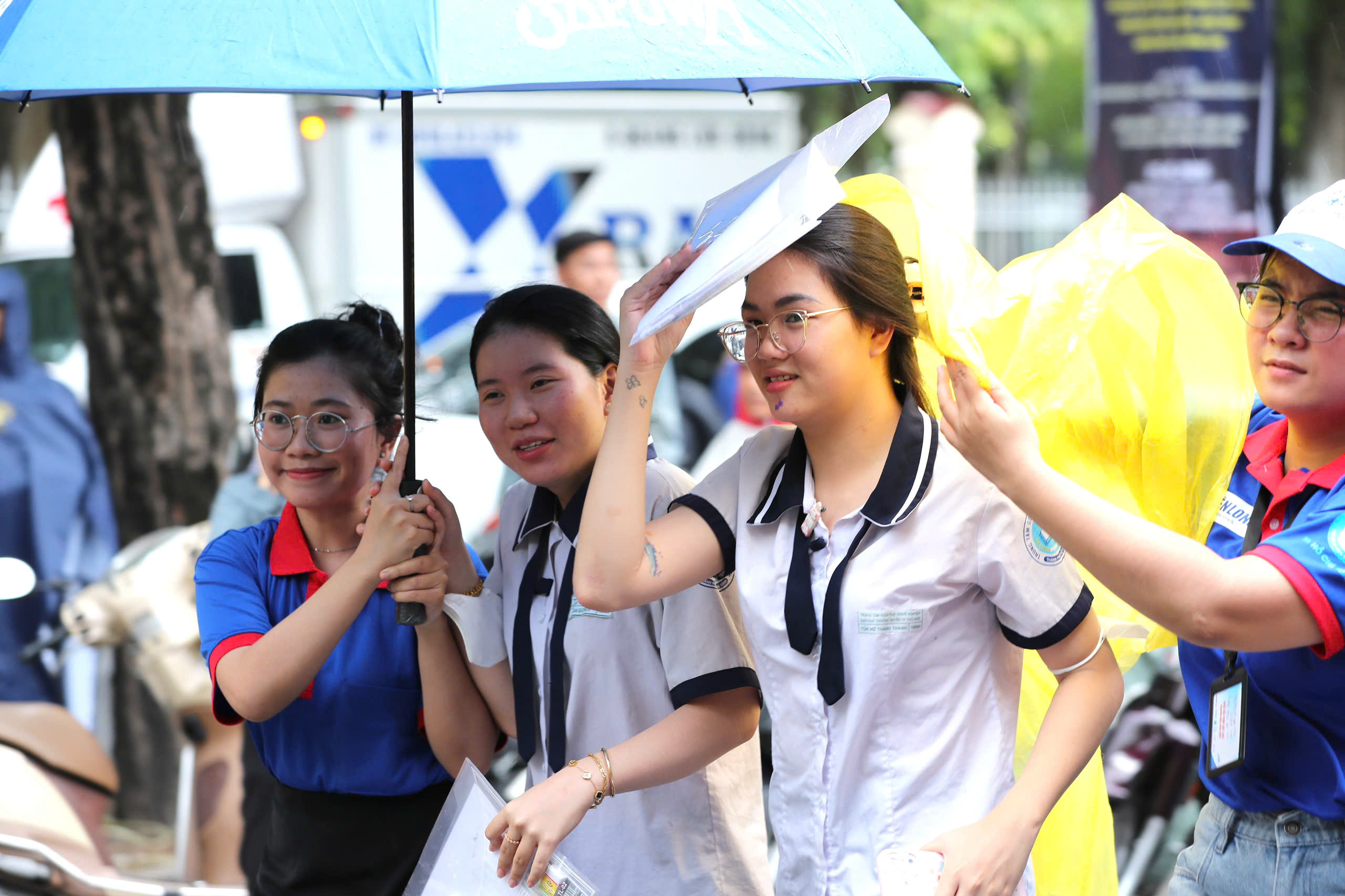 Hơn 142.000 thí sinh TPHCM bắt đầu làm thủ tục dự thi tốt nghiệp THPT - Ảnh 2.