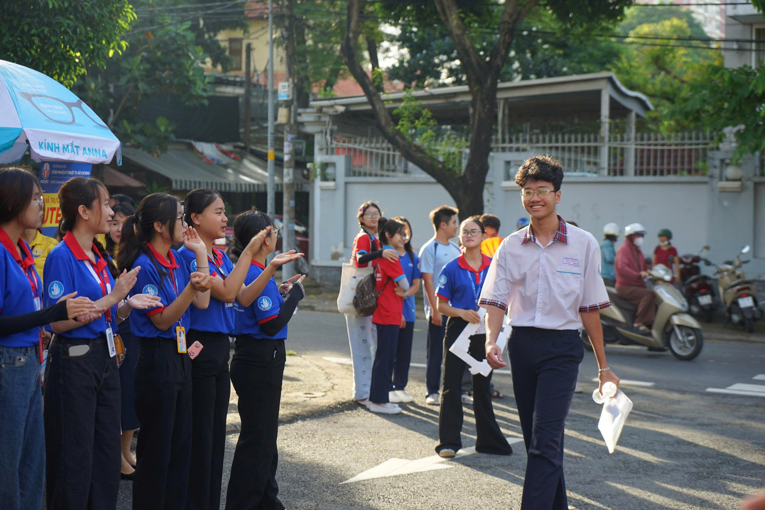 Thí sinh thi tốt nghiệp THPT bước vào các môn thi cuối cùng - Ảnh 1.