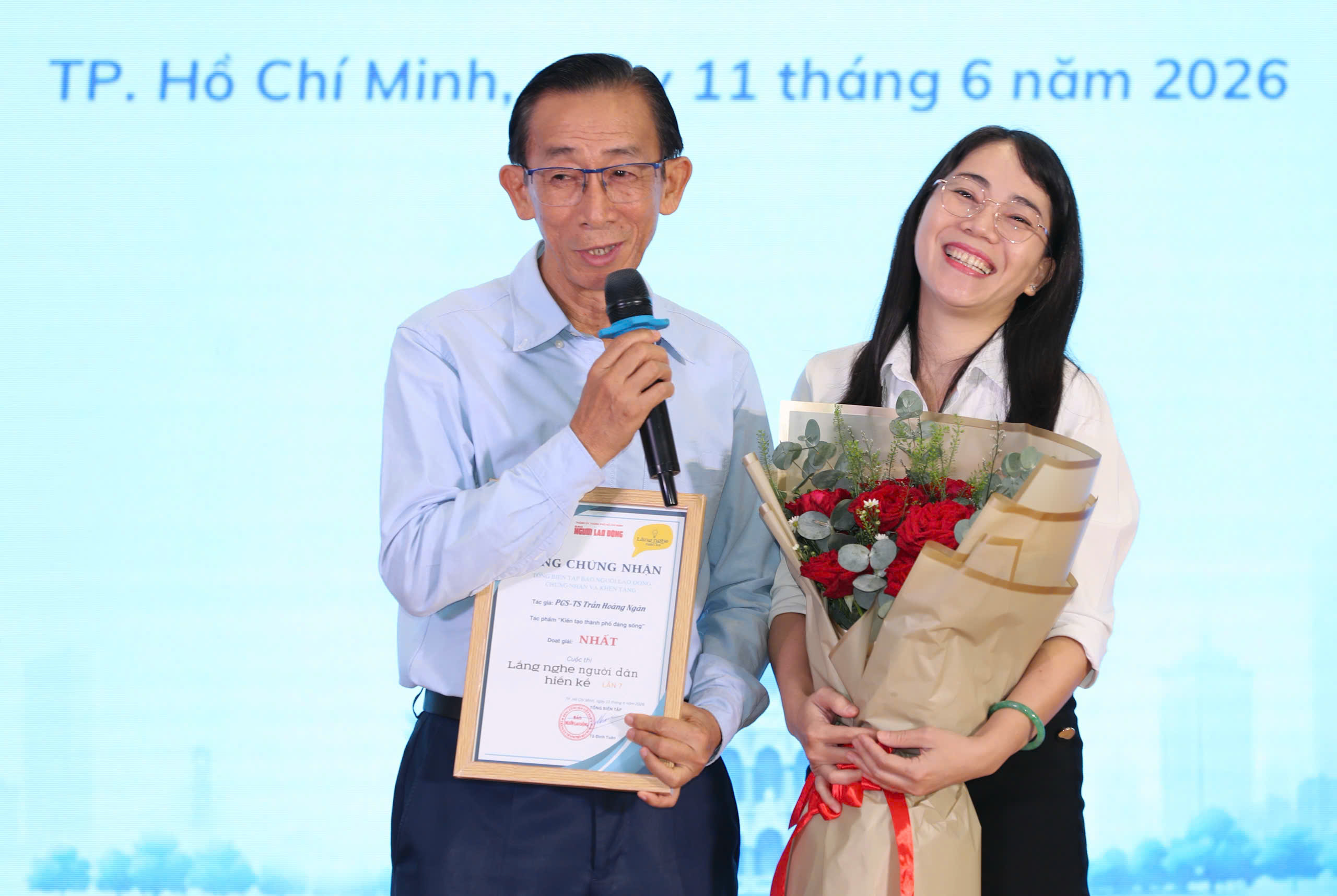 B&Aacute;O NGƯỜI LAO ĐỘNG TRAO GIẢI BA CUỘC THI VIẾT: Cuộc "đối thoại" bất ngờ, đầy cảm x&uacute;c  - Ảnh 1.