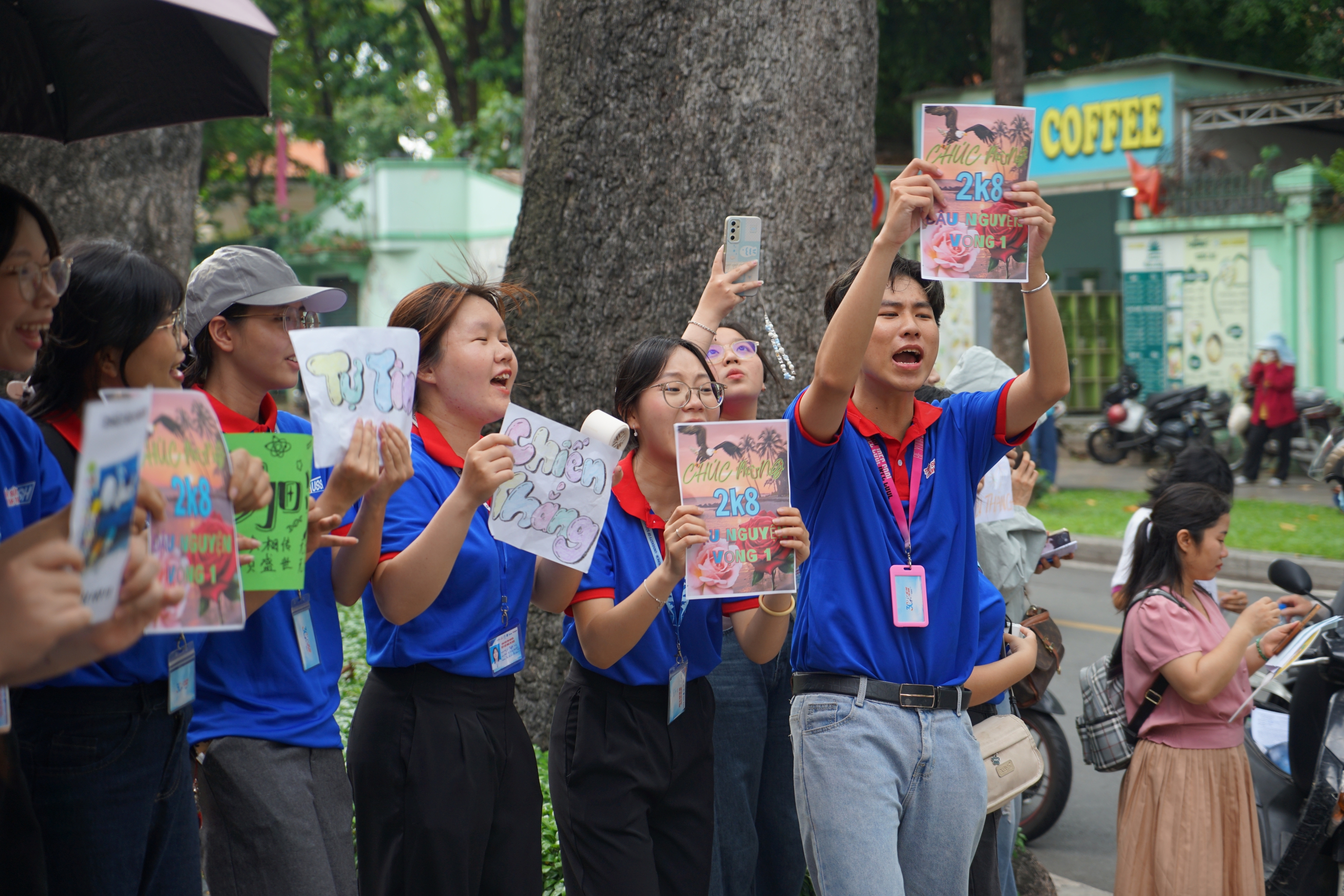 Tiếp sức m&ugrave;a thi bằng nhiều thứ tiếng - Ảnh 4.