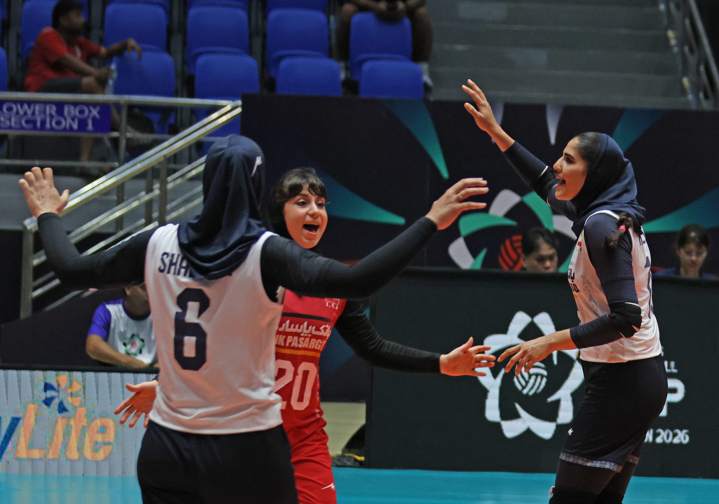 AVC Women's Cup 2026: Tuyển b&oacute;ng chuyền nữ Việt Nam gi&agrave;nh v&eacute; b&aacute;n kết - Ảnh 1.