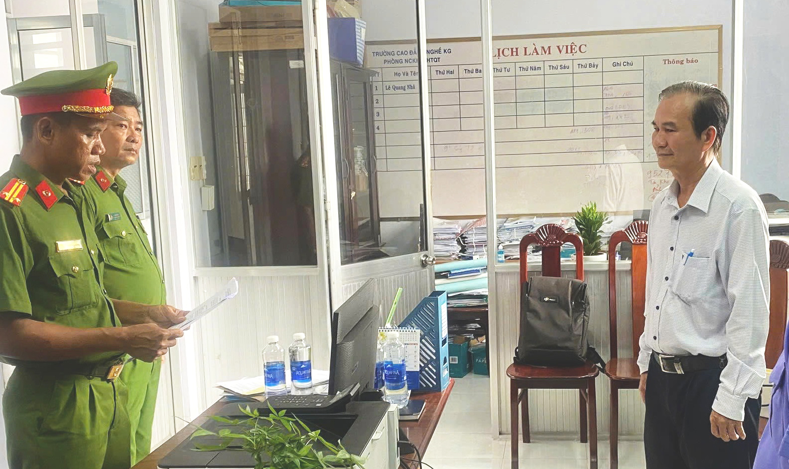 Khởi tố cựu hiệu trưởng và thuộc cấp tại An Giang về vi phạm kế toán nghiêm trọng - Ảnh 2.