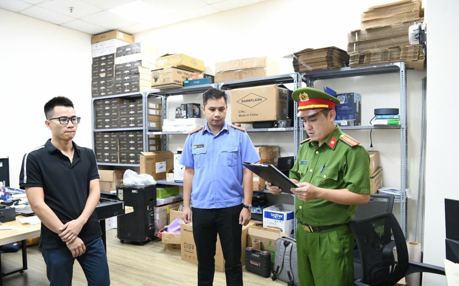 Khởi tố vụ án đầu tiên về "cài lậu" hệ điều hành Windows và phần mềm Microsoft Office