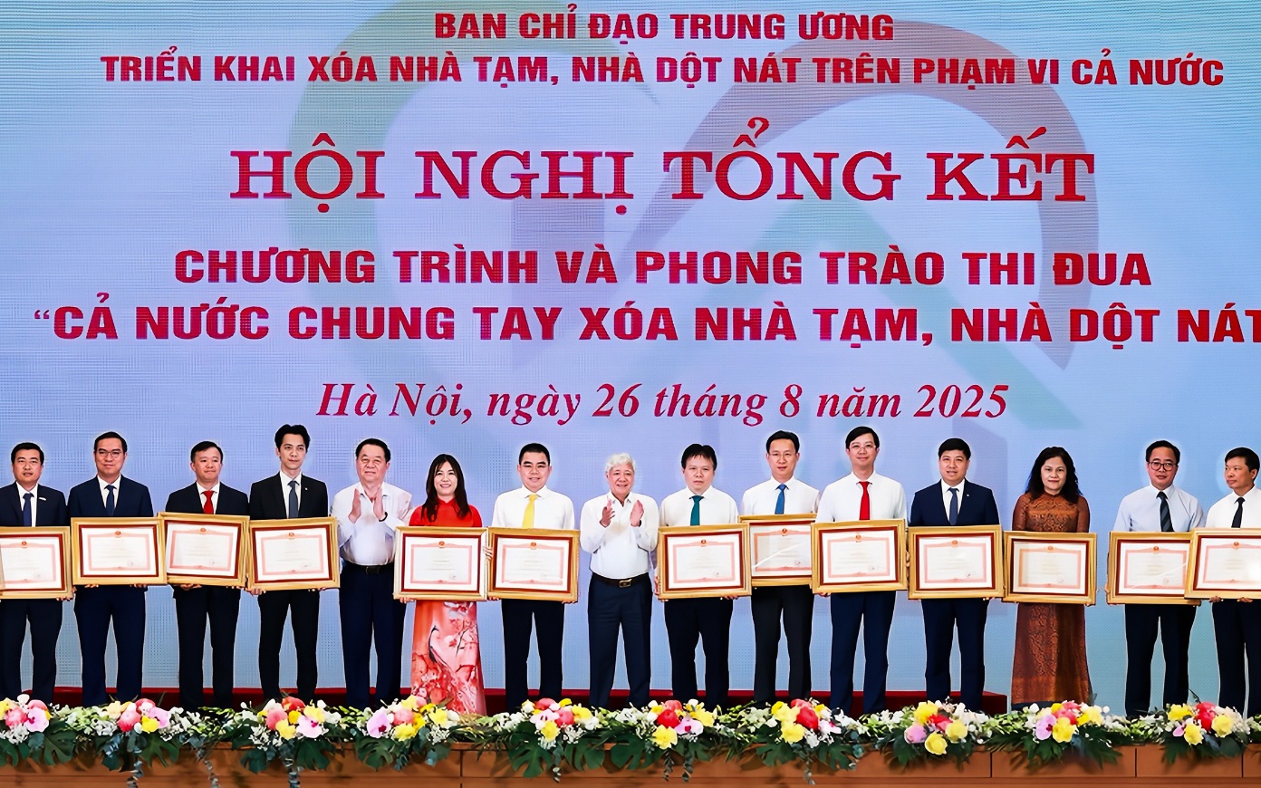 Chính phủ hoàn thành mục tiêu 334.000 căn nhà tạm được xây mới, HDBank chung tay trên 2.600 căn