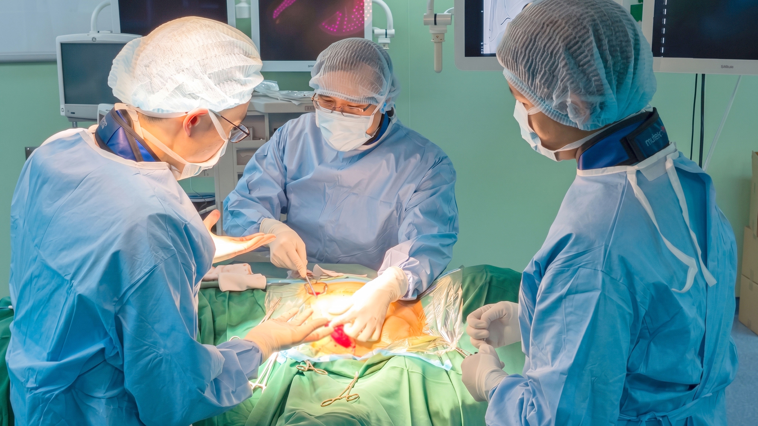 Lần đầu tiên đặt máy phá rung tim công nghệ mới - Ảnh 1.