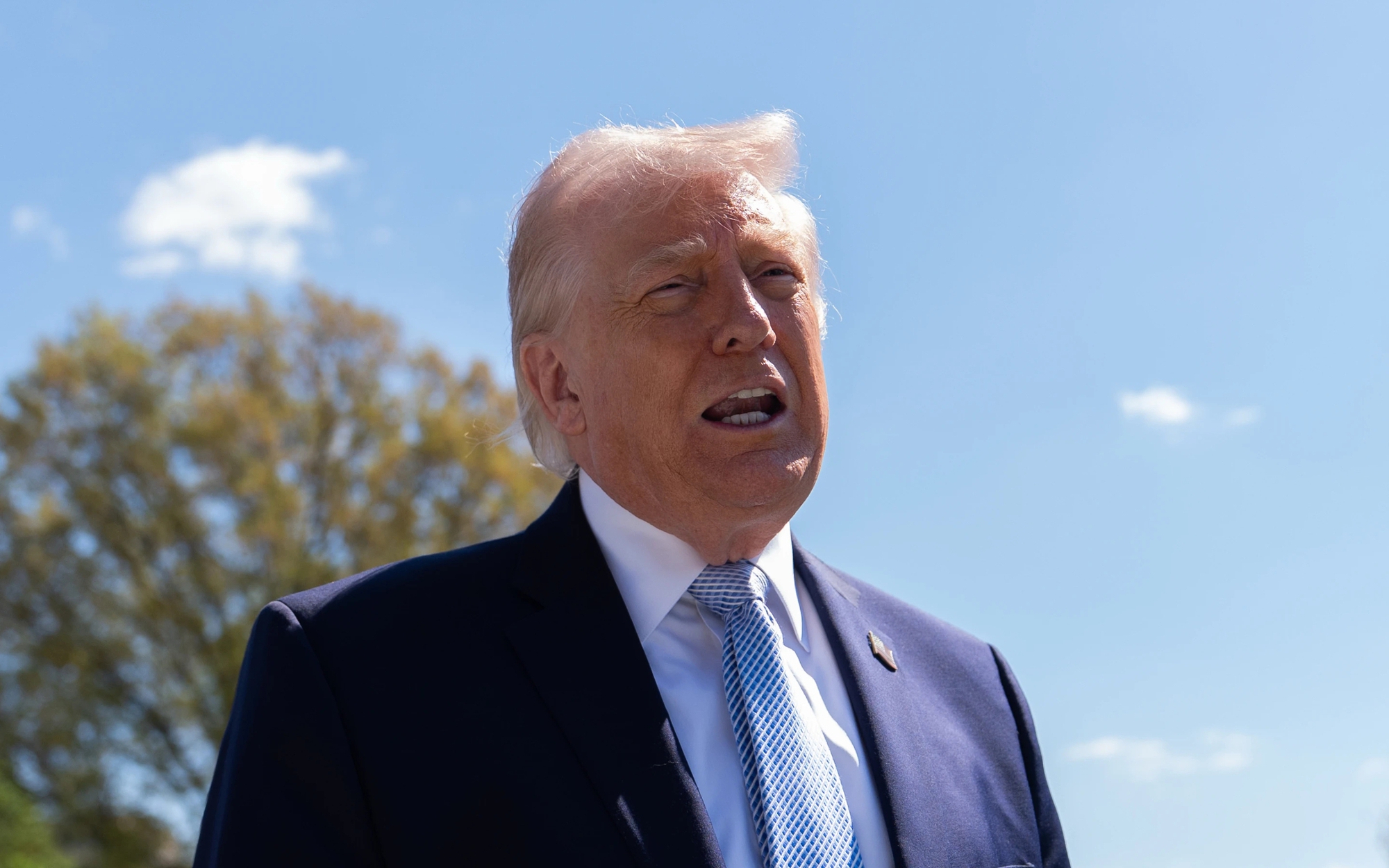 Ông Donald Trump tiết lộ hàng chục tên lửa Tomahawk đồng loạt nã vào Iran
