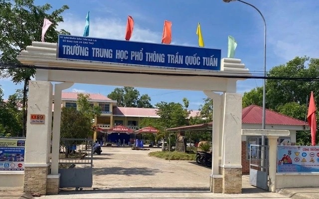 Xin đi vệ sinh rồi mang điện thoại vào phòng thi, 1 thí sinh bị đình chỉ