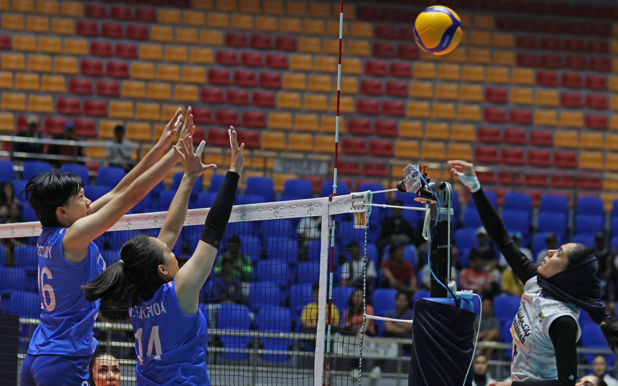 AVC Cup 2026: Tuyển bóng chuyền nữ Việt Nam giành vé bán kết