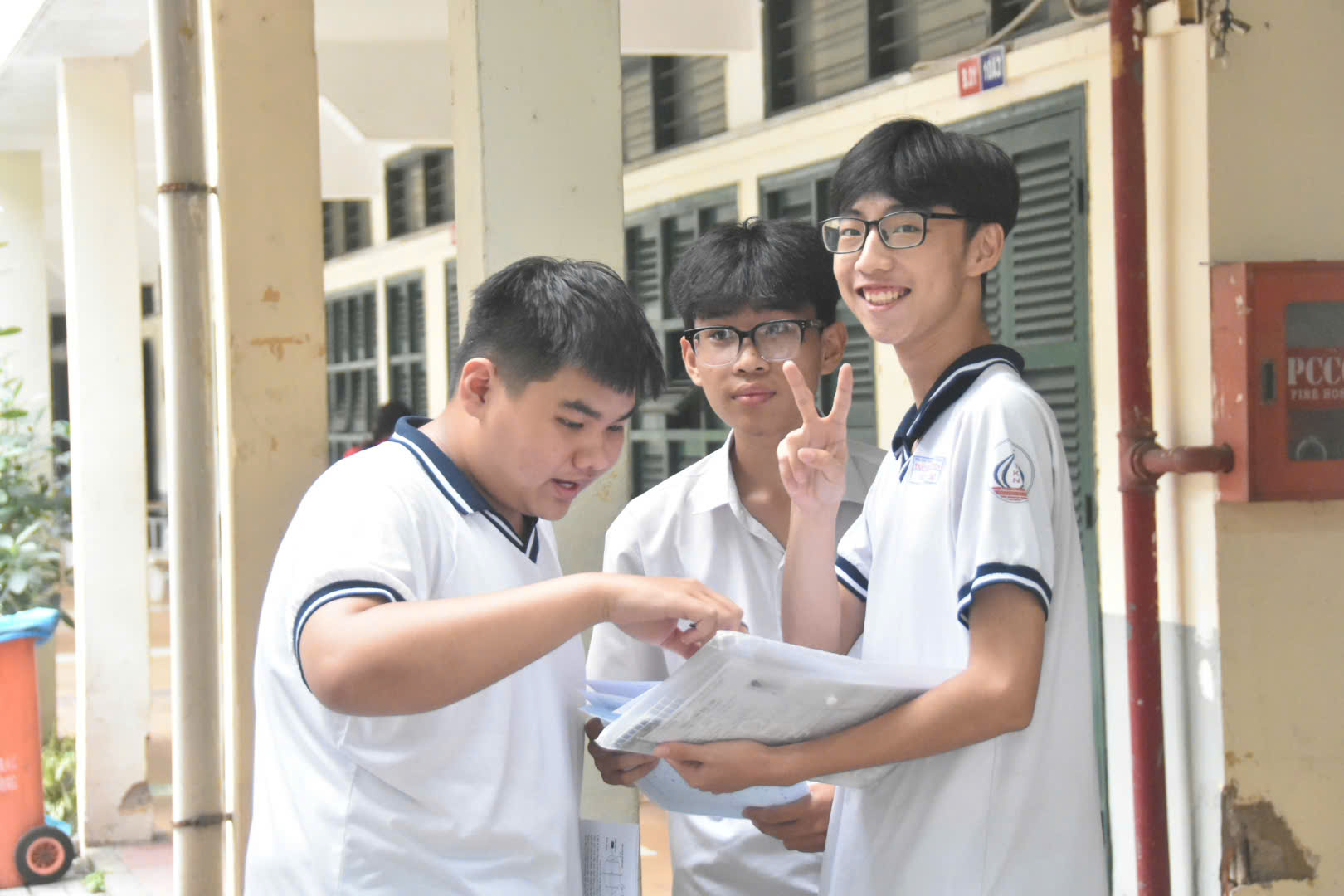 Đề thi m&ocirc;n To&aacute;n tốt nghiệp THPT v&agrave; gợi &yacute; giải đề - Ảnh 7.