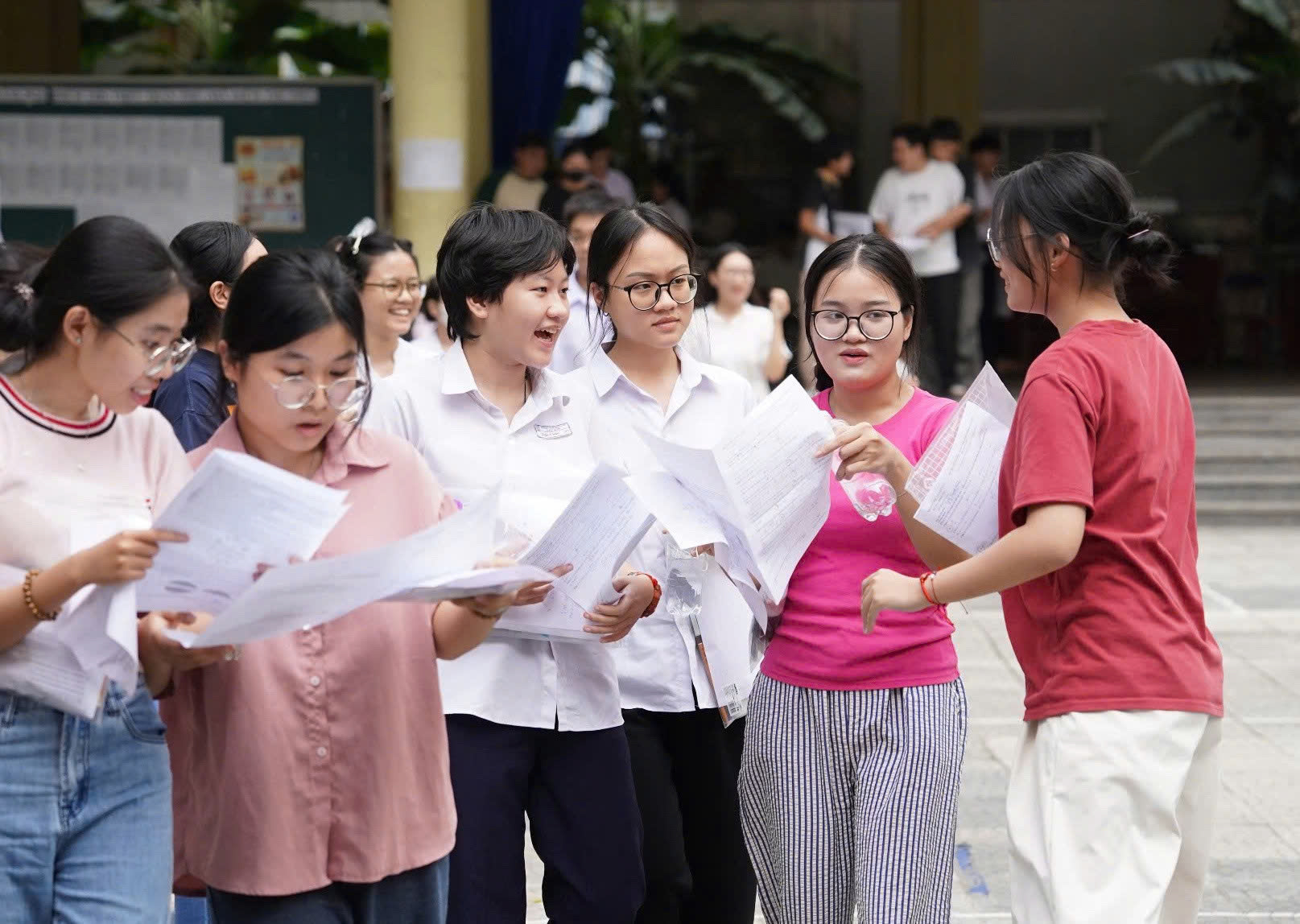 Chiều nay, hơn 1,2 triệu thí sinh bắt đầu thi môn toán - Ảnh 11.