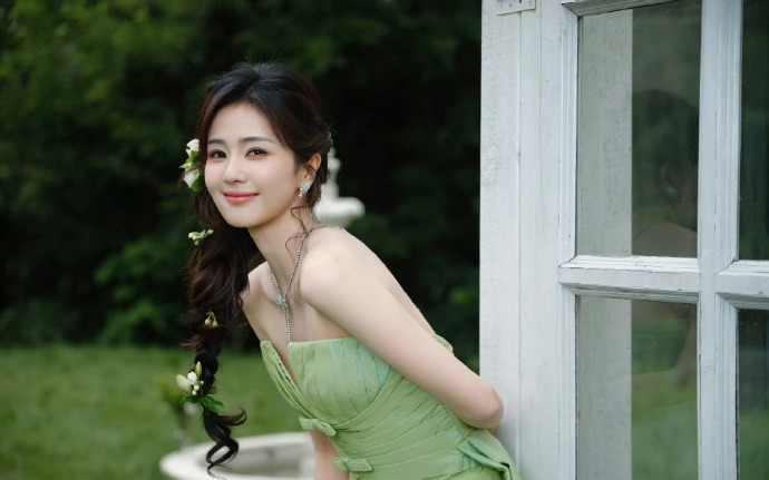 Bạch Lộc bác bỏ tin đồn "kim chủ" chống lưng, tuyên bố kiện