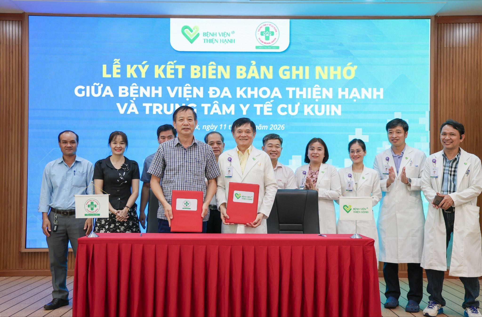 Bệnh viện Thiện Hạnh v&agrave; Trung t&acirc;m Y tế Cư Kuin k&yacute; kết hợp t&aacute;c chuy&ecirc;n m&ocirc;n - Ảnh 1.
