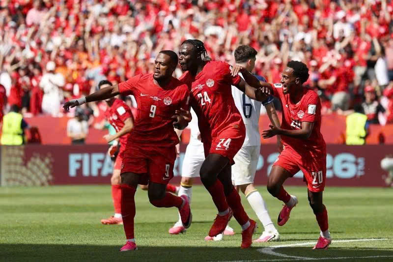 Siêu dự bị tỏa sáng, chủ nhà Canada có điểm đầu tiên tại World Cup - Ảnh 2.