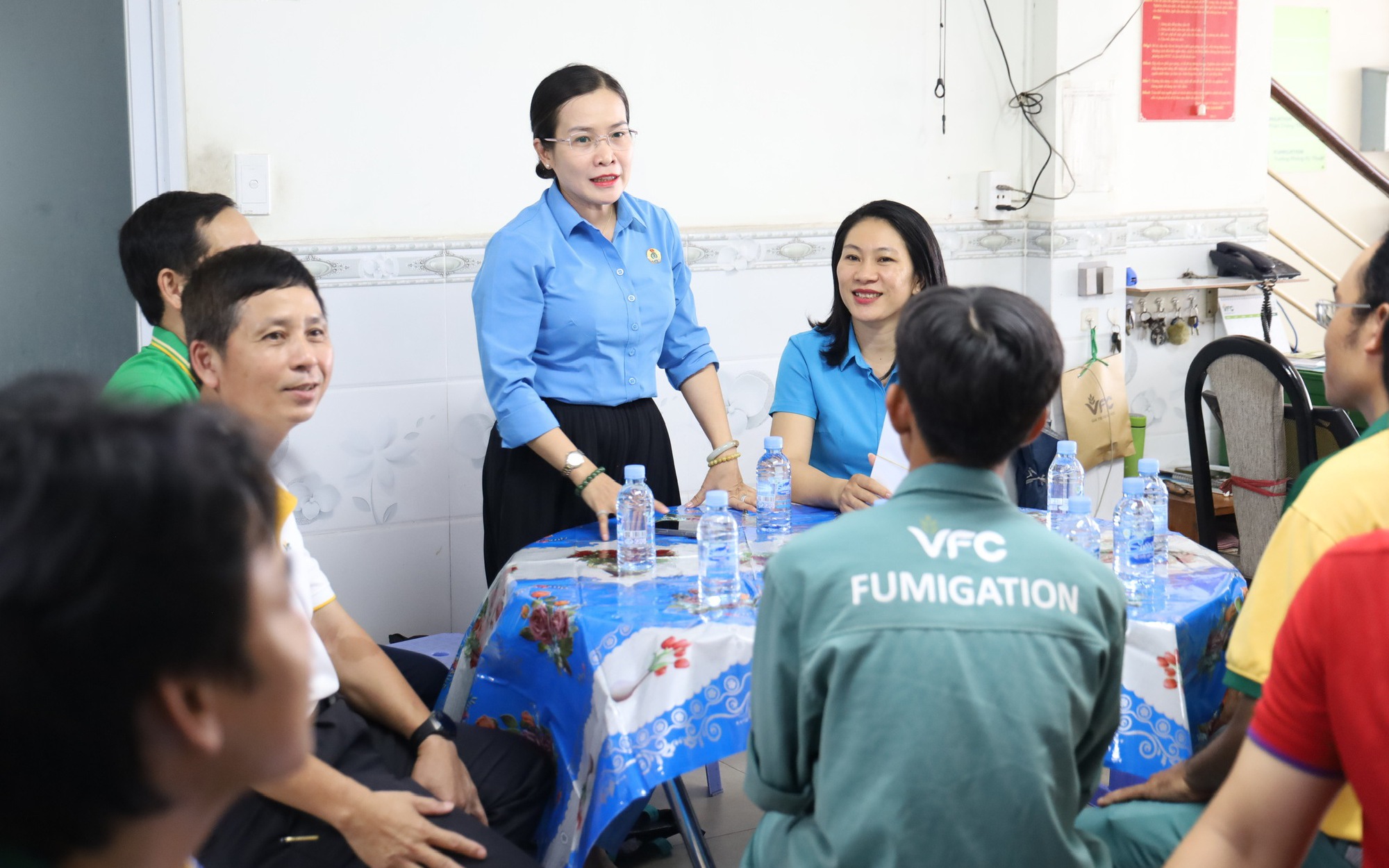 LĐLĐ TPHCM trao quà từ Đại hội XIV Công đoàn Việt Nam đến đoàn viên - lao động khó khăn