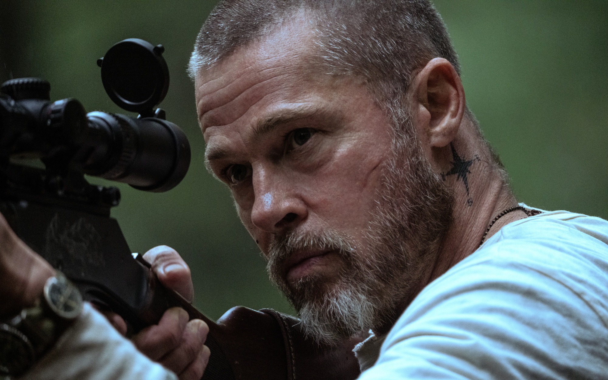 Brad Pitt bụi bặm, phong trần hội ngộ khán giả Việt