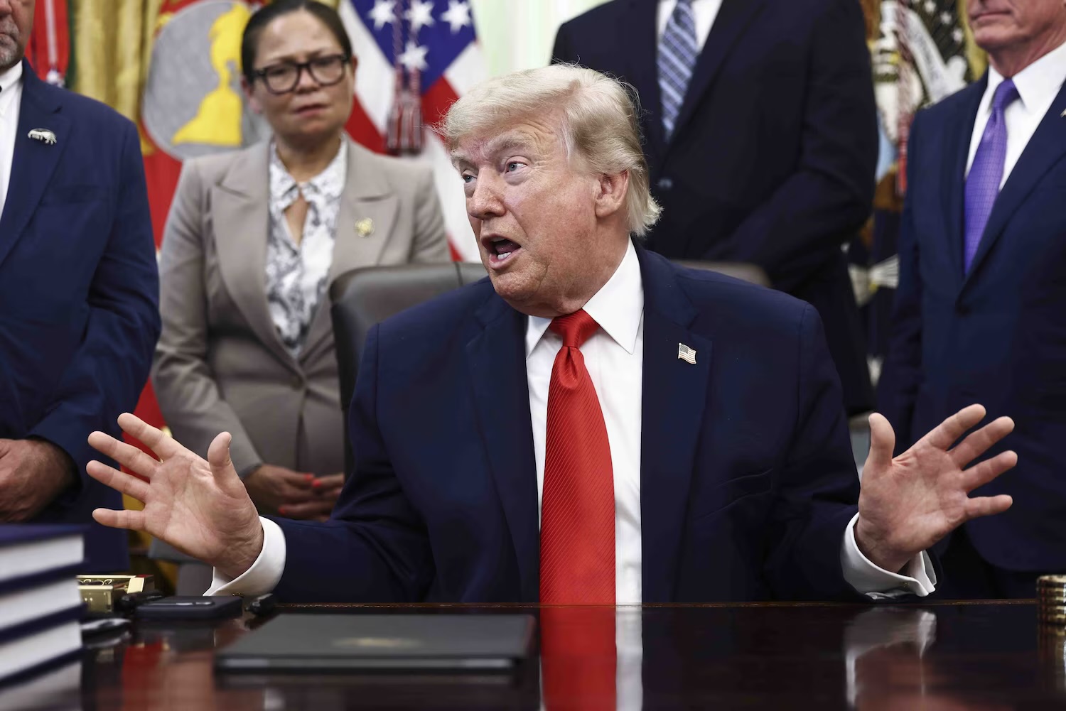 &Ocirc;ng Donald Trump lại hủy tấn c&ocirc;ng Iran, n&oacute;i thỏa thuận sắp k&yacute; kết - Ảnh 1.