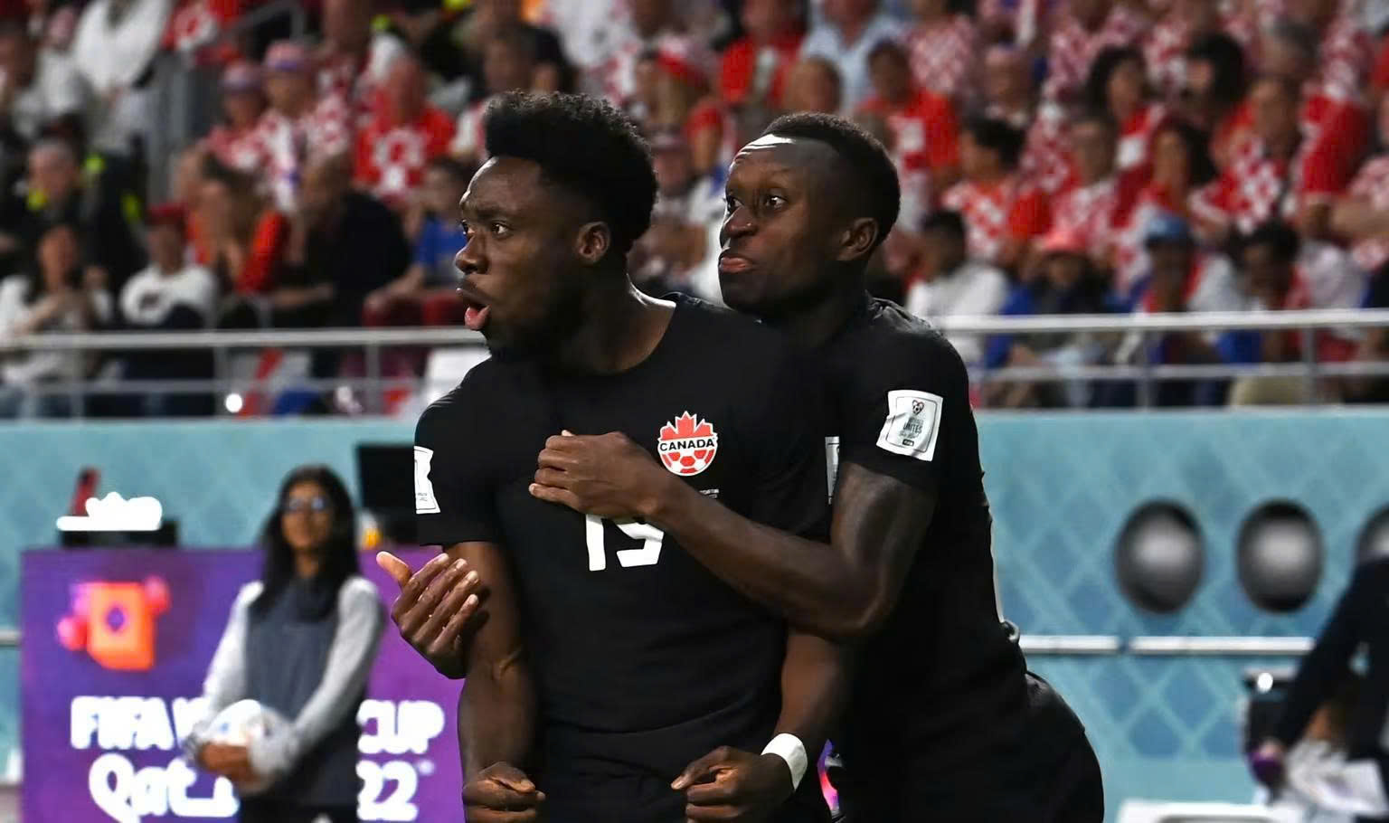 Chủ nhà Mỹ, Canada quyết thắng ngày ra quân World Cup 2026 - Ảnh 1.