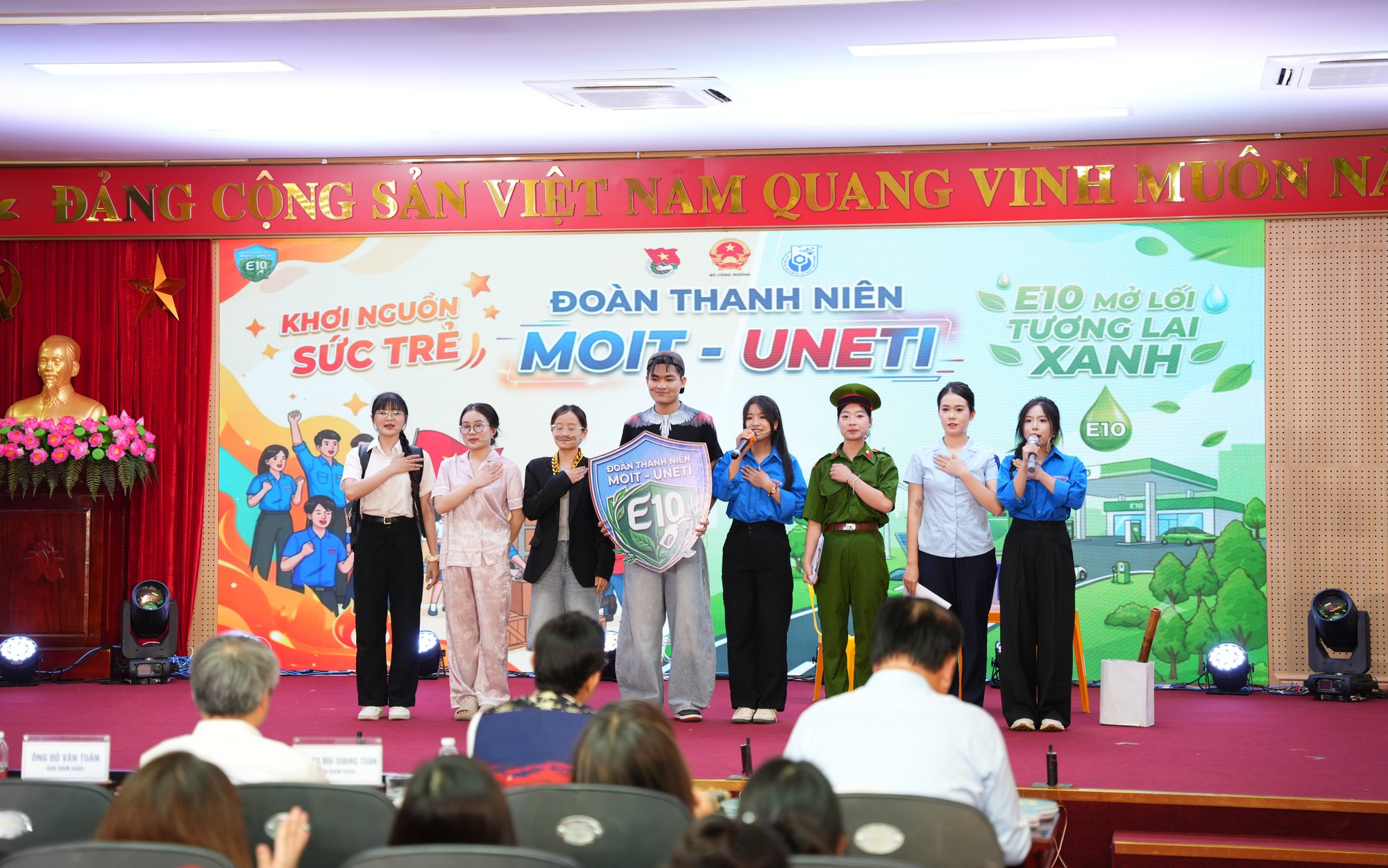 Gay cấn thi tranh tài hiểu biết về xăng E10