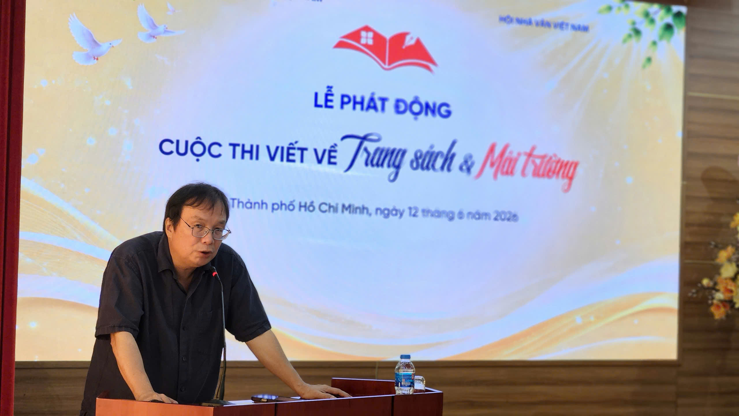 Cuộc thi viết "Trang sách và Mái trường": Giải đặc biệt lên đến 100 triệu đồng - Ảnh 1.