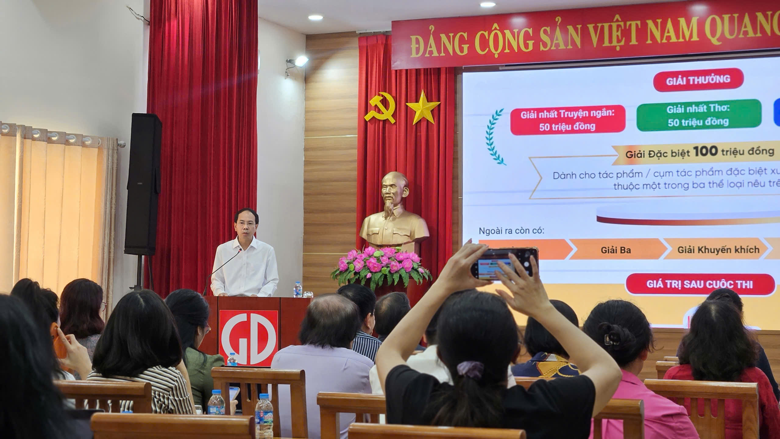 Cuộc thi viết "Trang sách và Mái trường": Giải đặc biệt lên đến 100 triệu đồng - Ảnh 2.