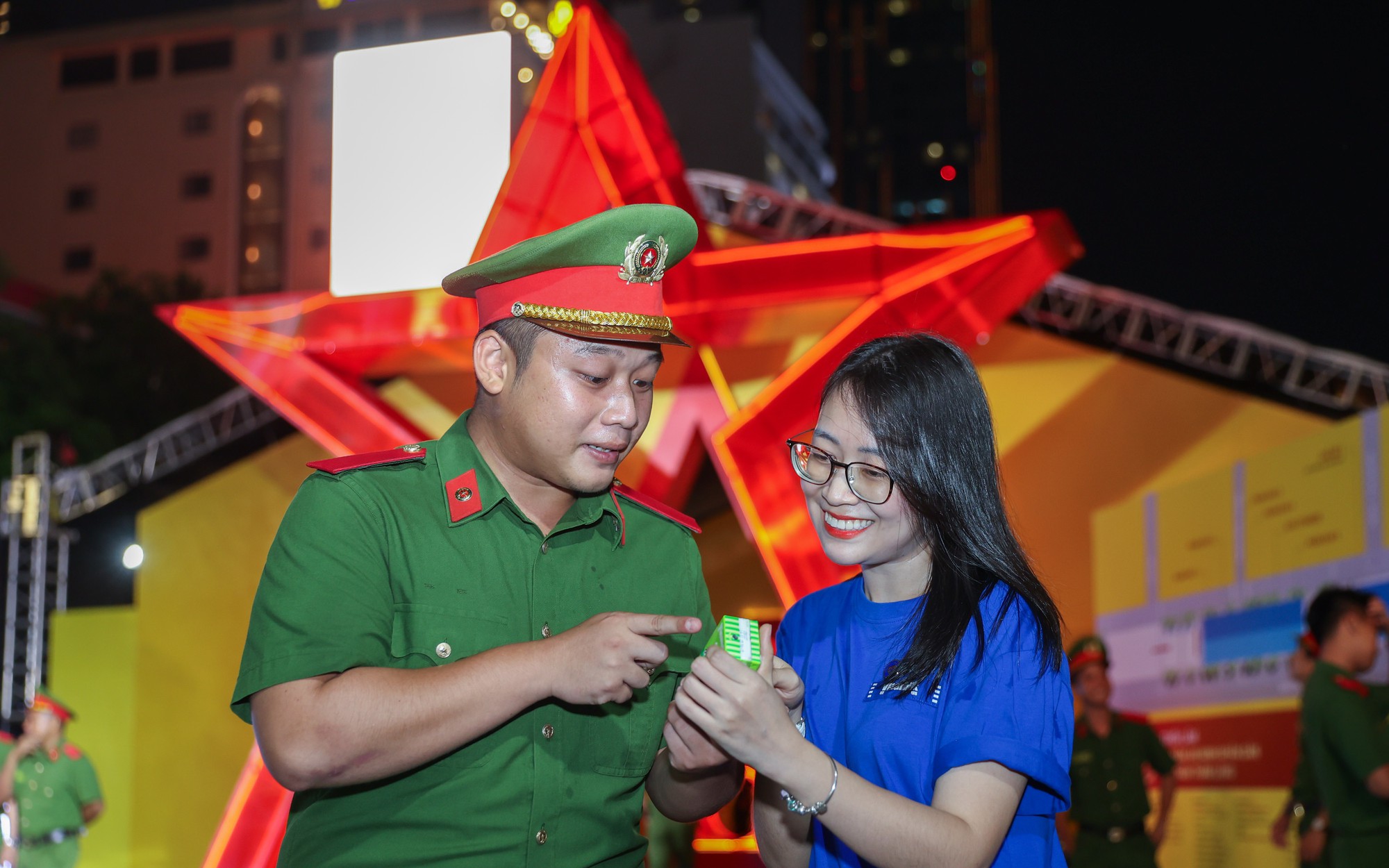 Vinamilk mang đến những trạm tiếp năng lượng giữa gala "tổ quốc bình yên"