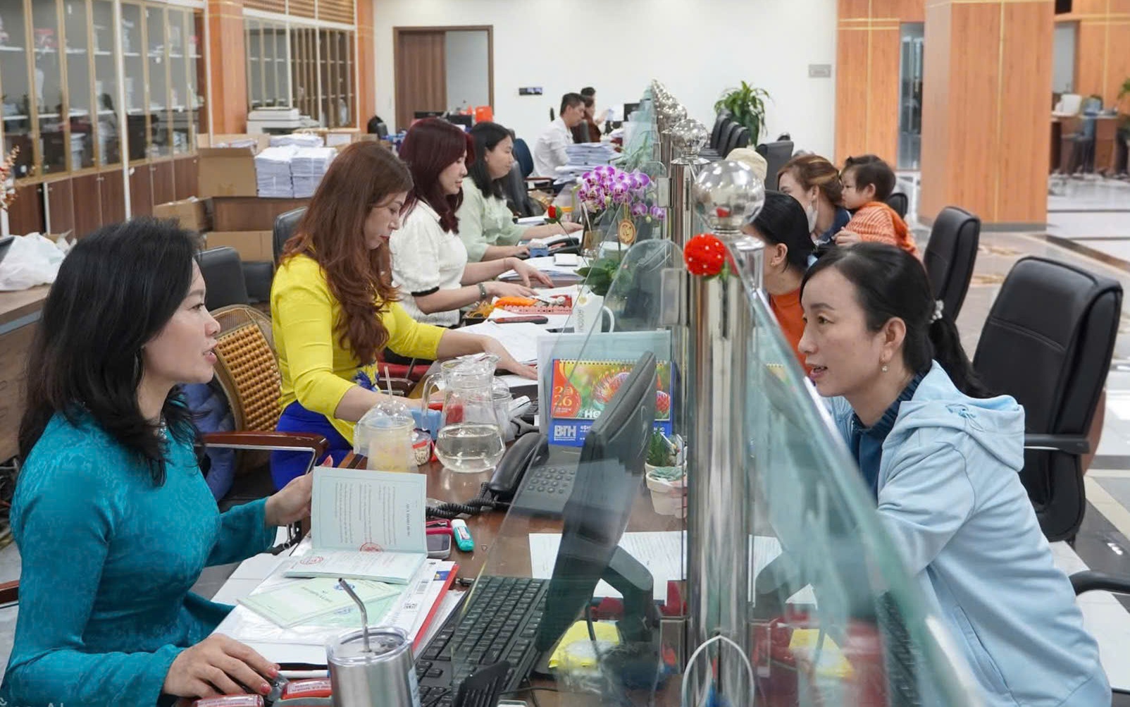 Không "giơ cao đánh khẽ"