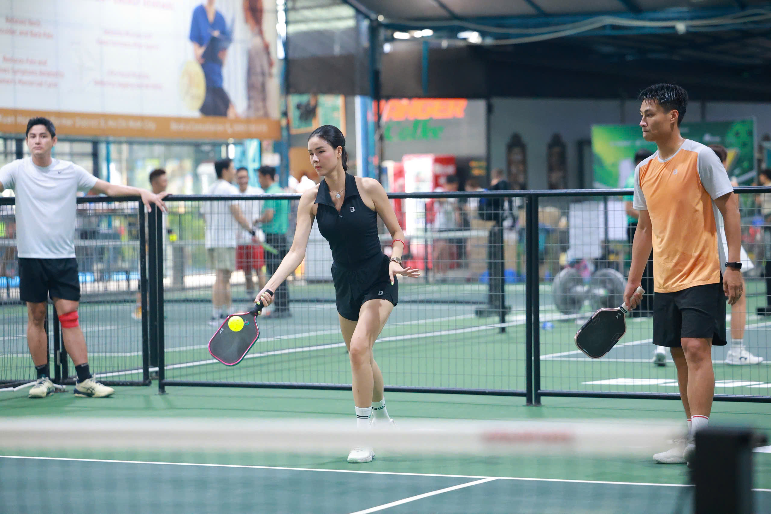 D&agrave;n nghệ sĩ nữ tỏa s&aacute;ng tại Giải Pickleball B&aacute;o Người Lao Động 2026 - Ảnh 9.