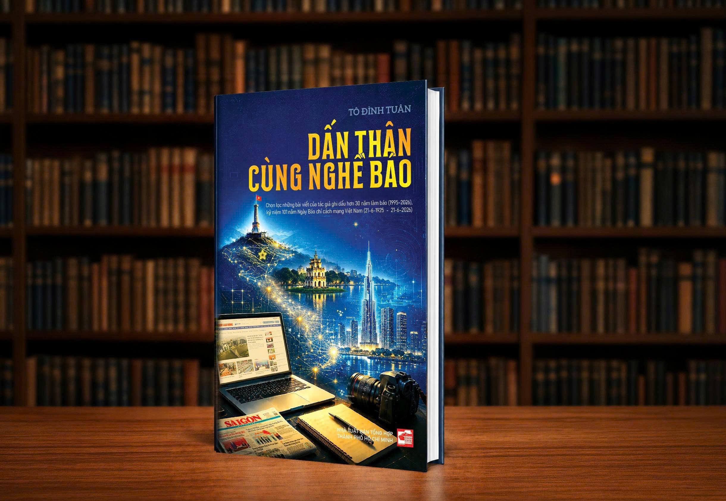 RA MẮT S&Aacute;CH "DẤN TH&Acirc;N C&Ugrave;NG NGHỀ B&Aacute;O" CỦA NH&Agrave; B&Aacute;O - TS T&Ocirc; Đ&Igrave;NH TU&Acirc;N: Tri &acirc;n nghề b&aacute;o, cảm ơn cuộc đời - Ảnh 1.