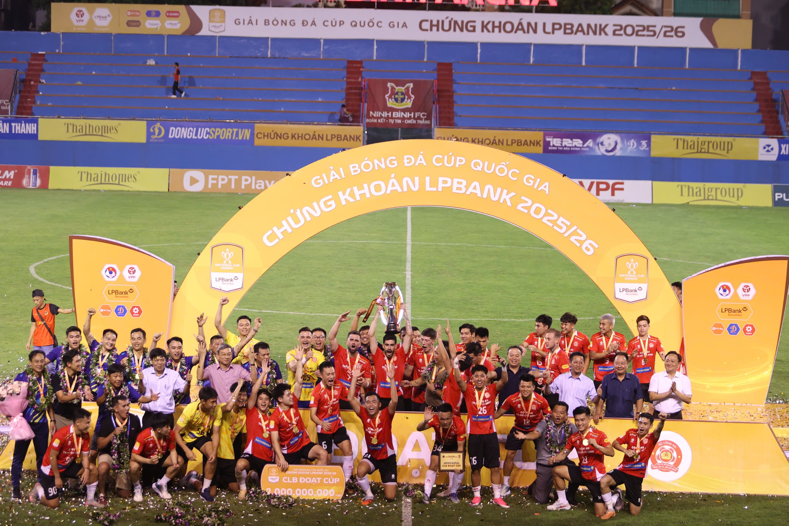 Thắng đẹp Ninh B&igrave;nh FC, CLB C&ocirc;ng an TP HCM v&ocirc; địch C&uacute;p Quốc gia 2025-2026  - Ảnh 9.