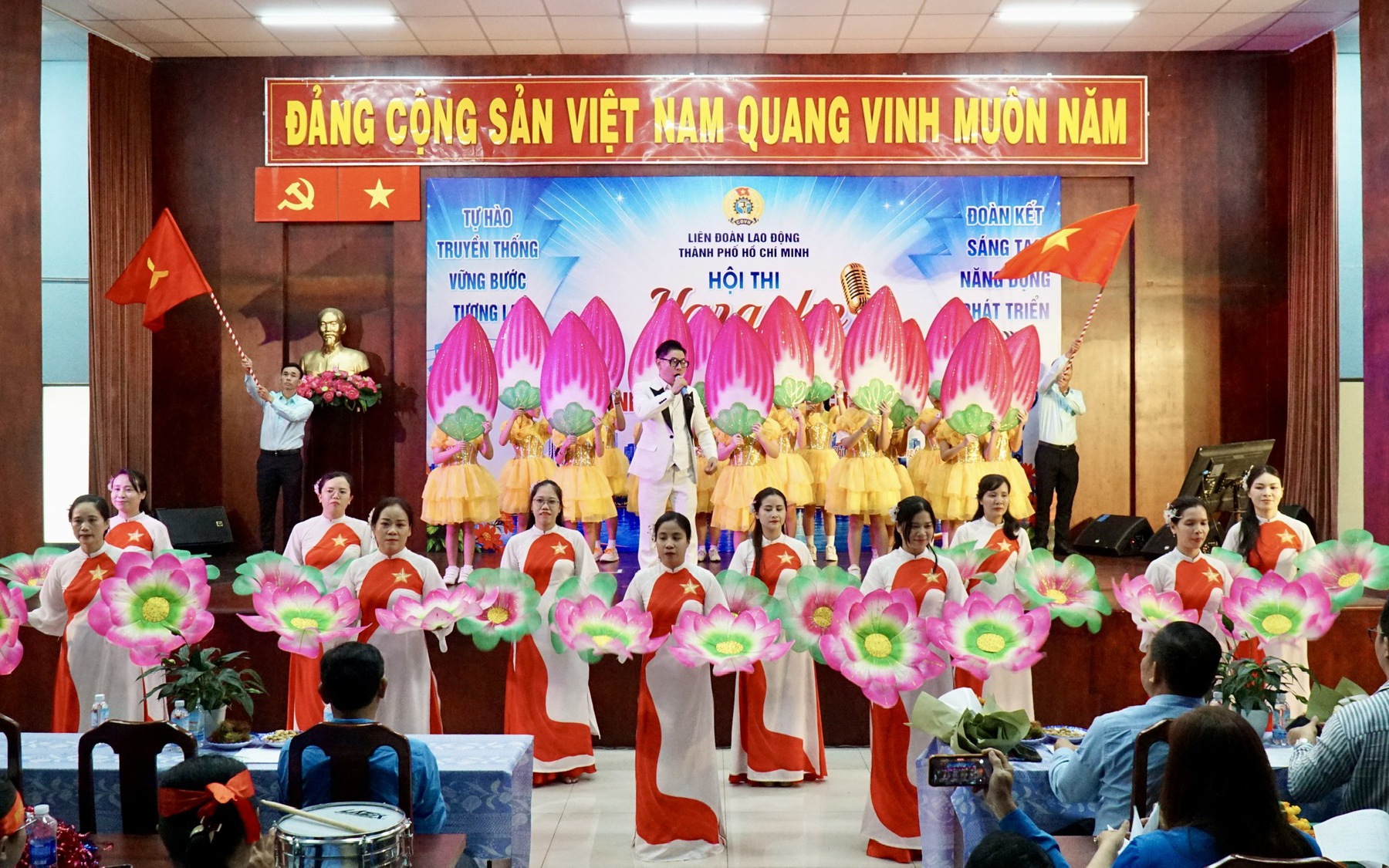 Sôi nổi Hội thi karaoke “Tự hào 50 năm Thành phố mang tên Bác”