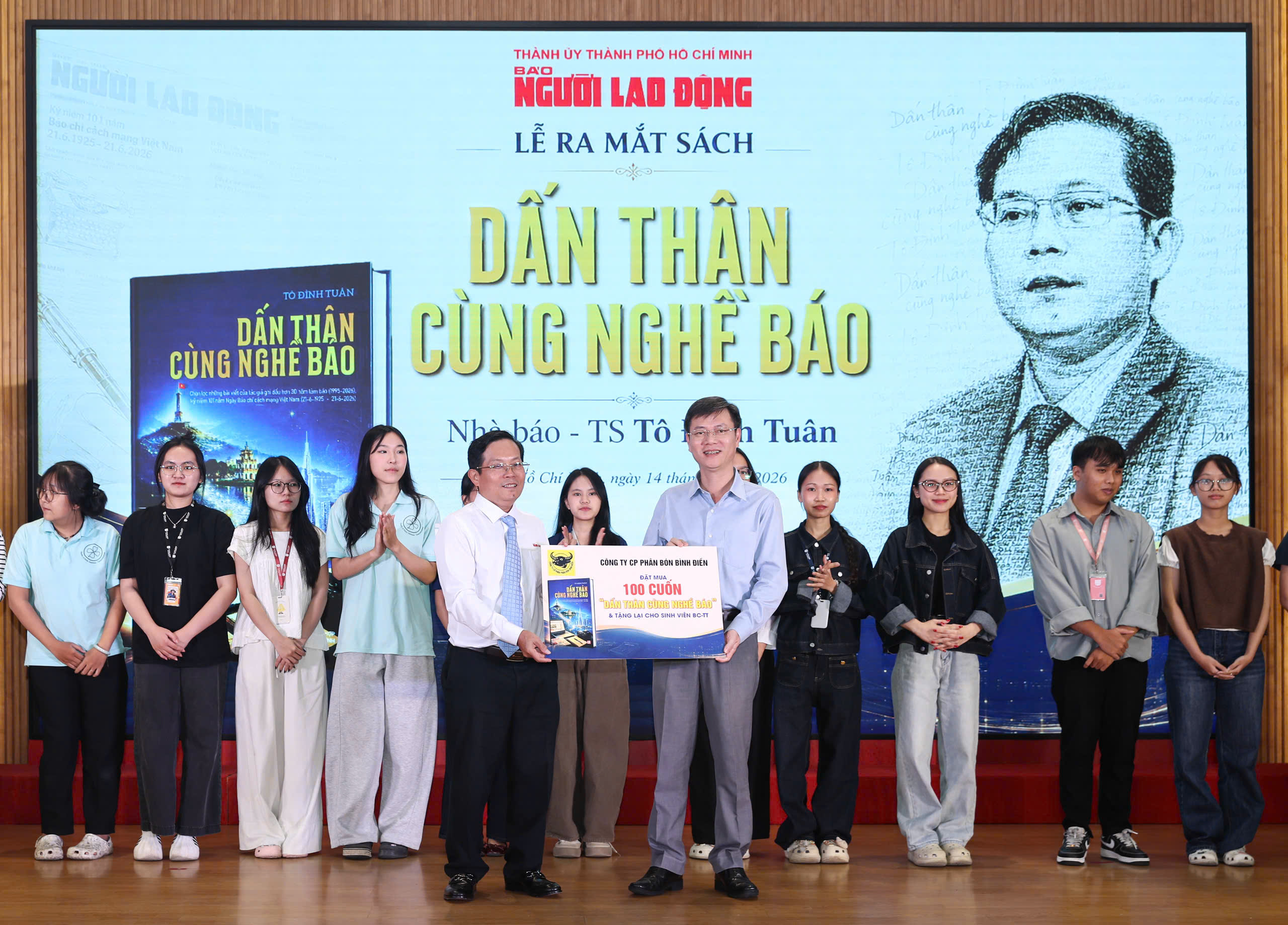 Ra mắt sách "Dấn thân cùng nghề báo": Hành trình hơn 30 năm cầm bút vì cộng đồng - Ảnh 5.