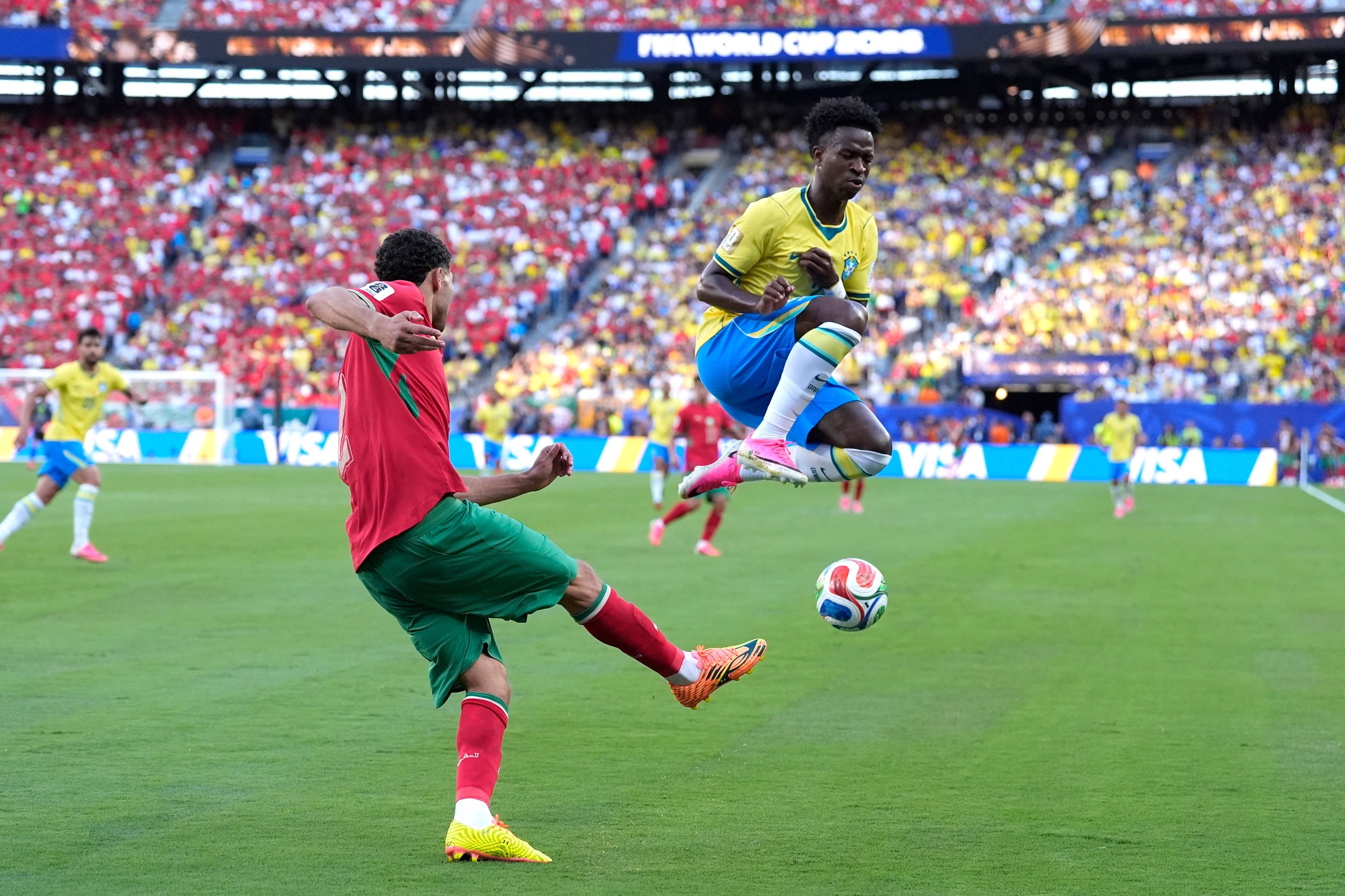 Brazil g&acirc;y thất vọng ng&agrave;y ra qu&acirc;n: H&agrave;o quang Selecao chưa thể tỏa s&aacute;ng - Ảnh 2.