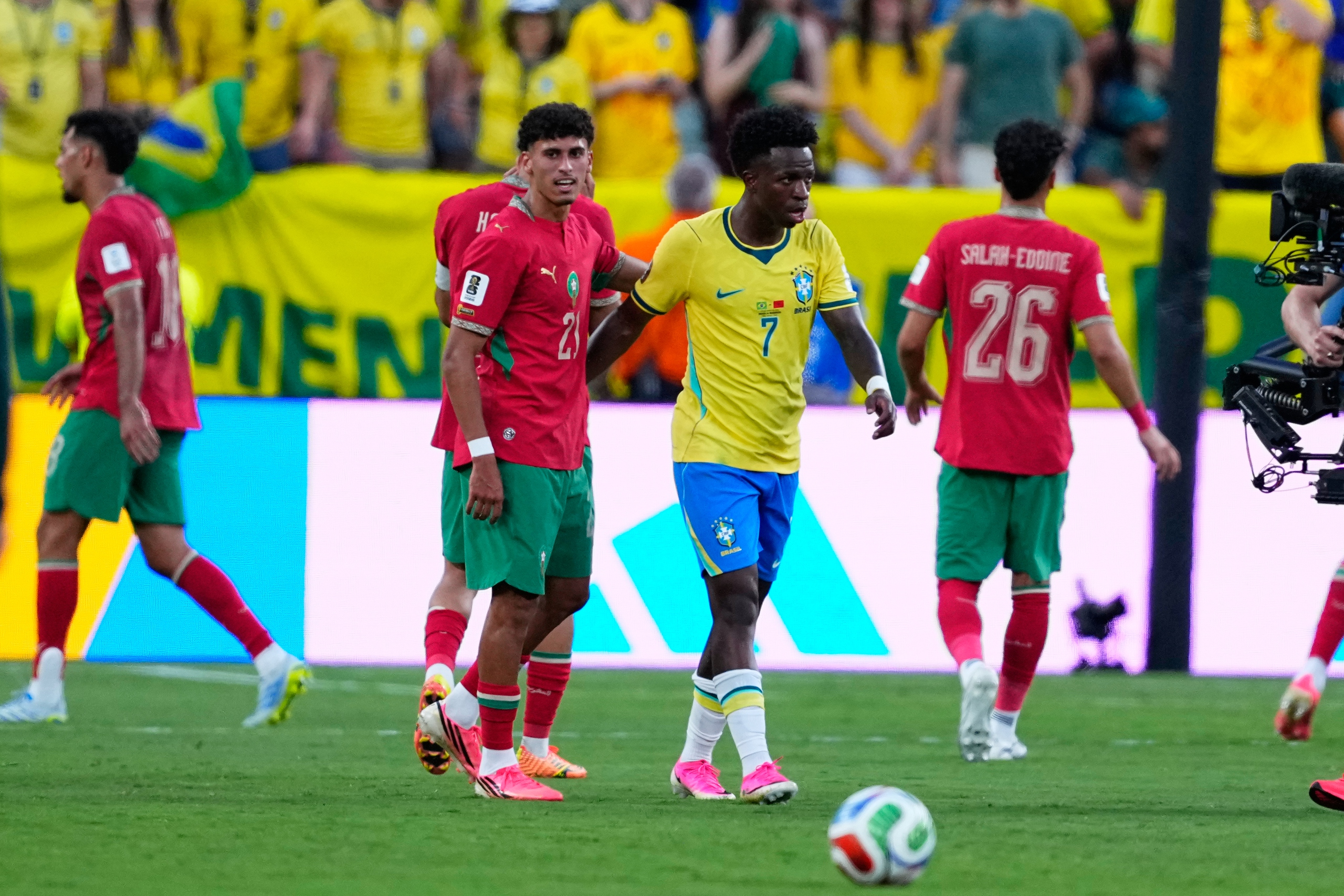 Brazil g&acirc;y thất vọng ng&agrave;y ra qu&acirc;n: H&agrave;o quang Selecao chưa thể tỏa s&aacute;ng - Ảnh 4.