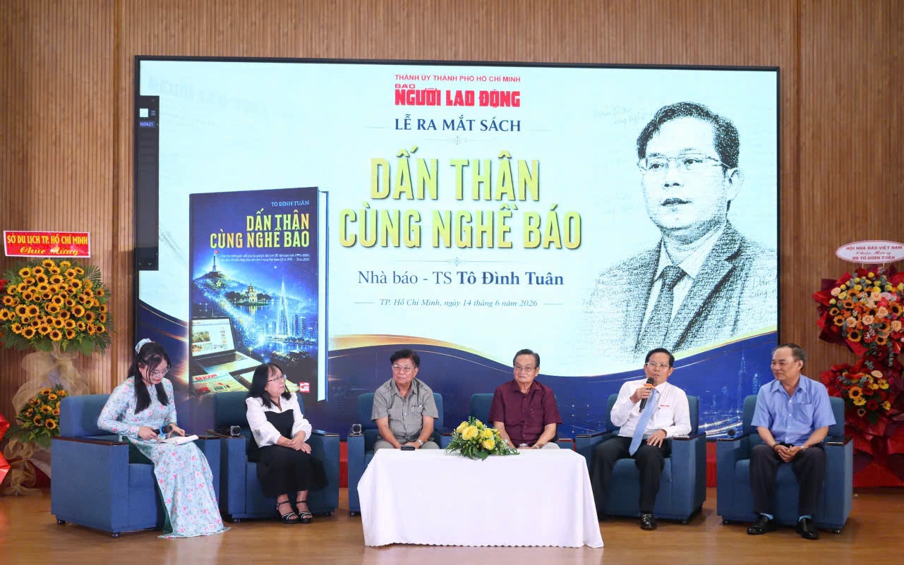 RA MẮT SÁCH “DẤN THÂN CÙNG NGHỀ BÁO” CỦA NHÀ BÁO - TS TÔ ĐÌNH TUÂN: Dấn thân để phụng sự xã hội