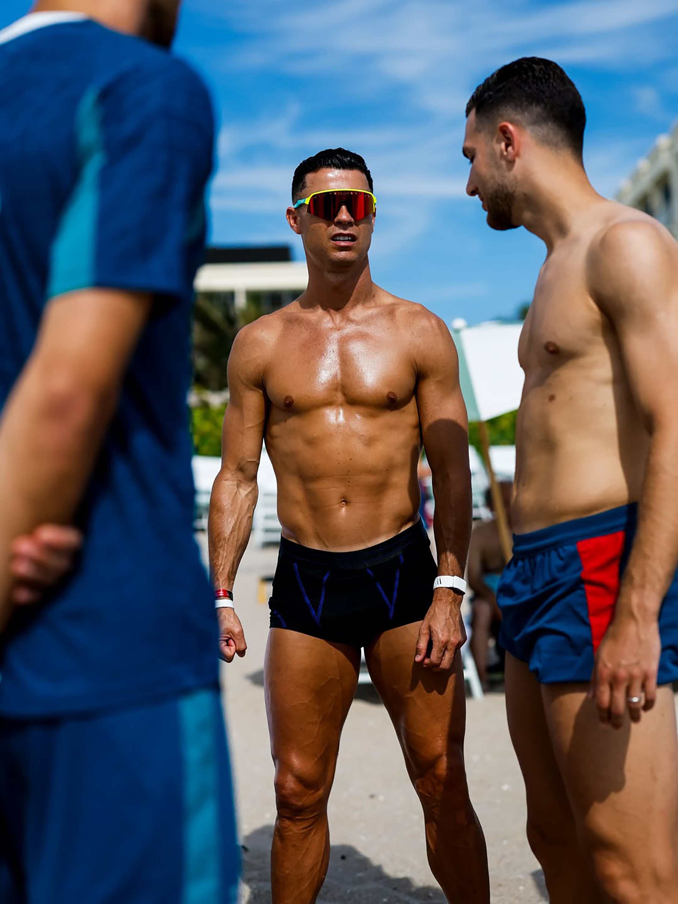 Ronaldo gây choáng với thân hình tuổi 41 trước World Cup 2026 - Ảnh 3.