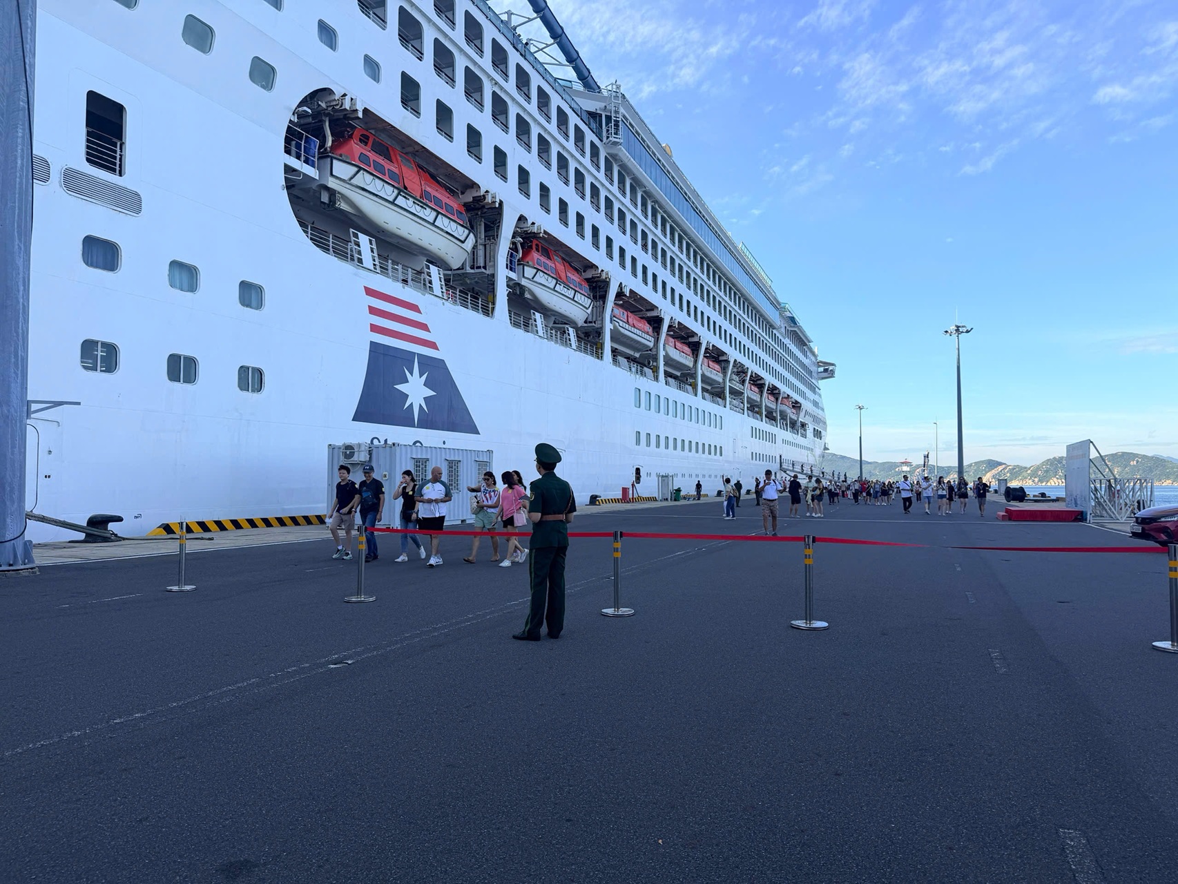 Khanh Hoa welcomes over 1,300 international cruise tourists from Star Voyager - Ảnh 3.