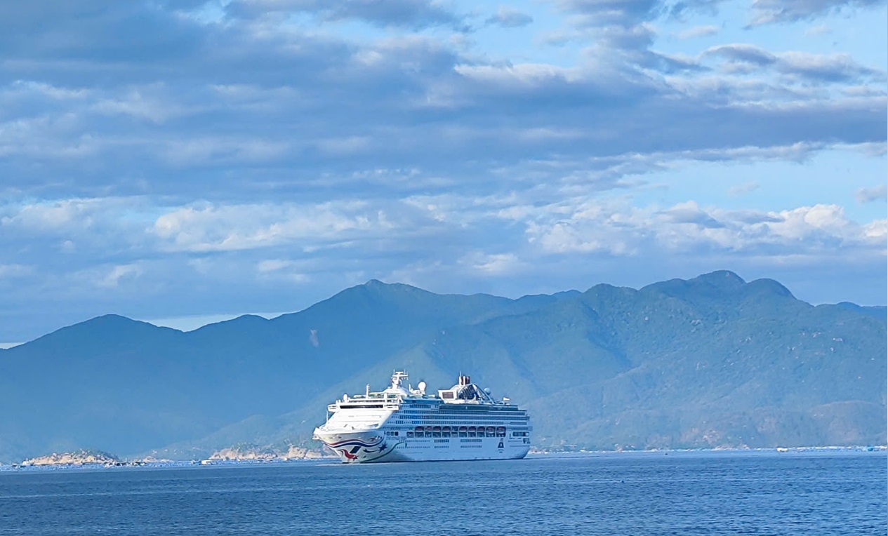 Khanh Hoa welcomes over 1,300 international cruise tourists from Star Voyager - Ảnh 2.