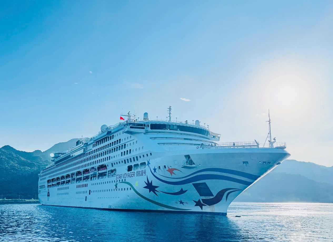 Khanh Hoa welcomes over 1,300 international cruise tourists from Star Voyager - Ảnh 1.