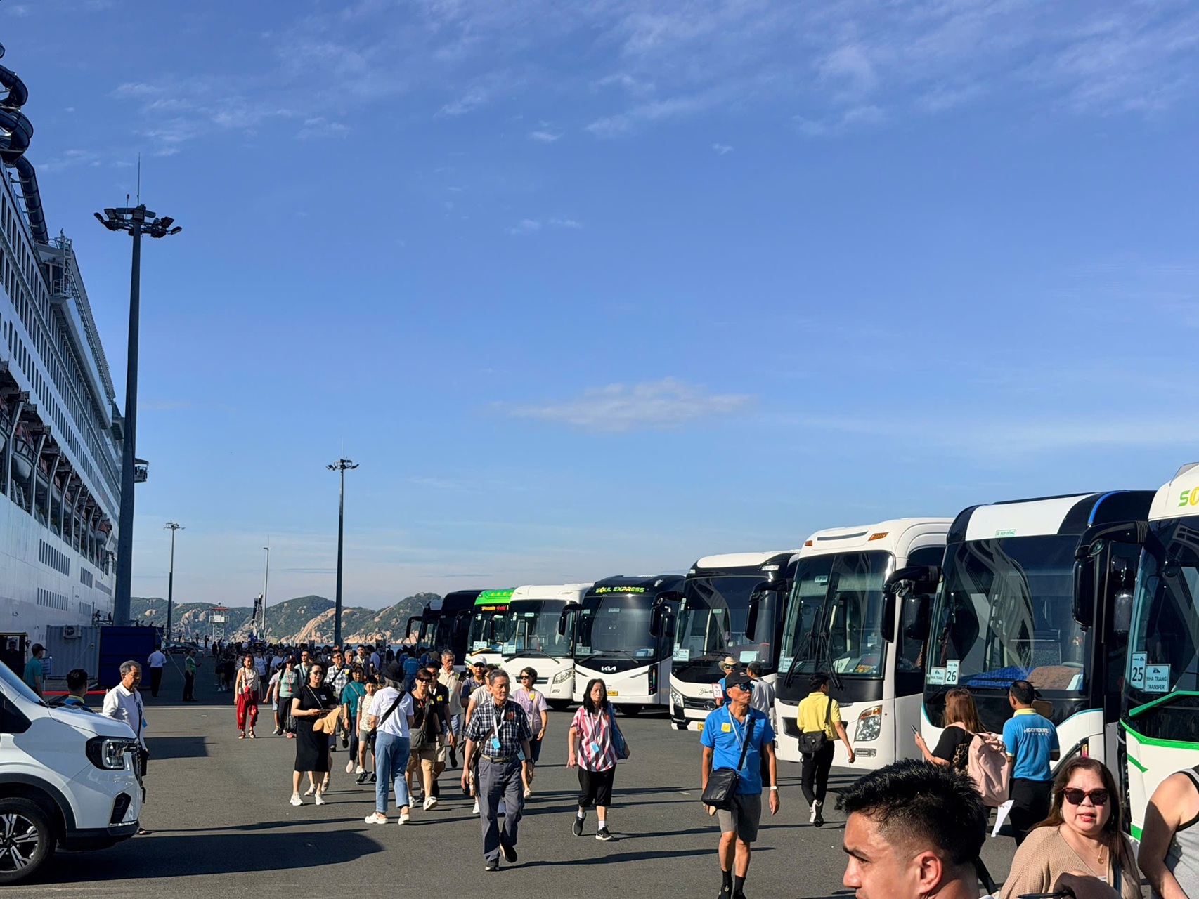 Khanh Hoa welcomes over 1,300 international cruise tourists from Star Voyager - Ảnh 4.