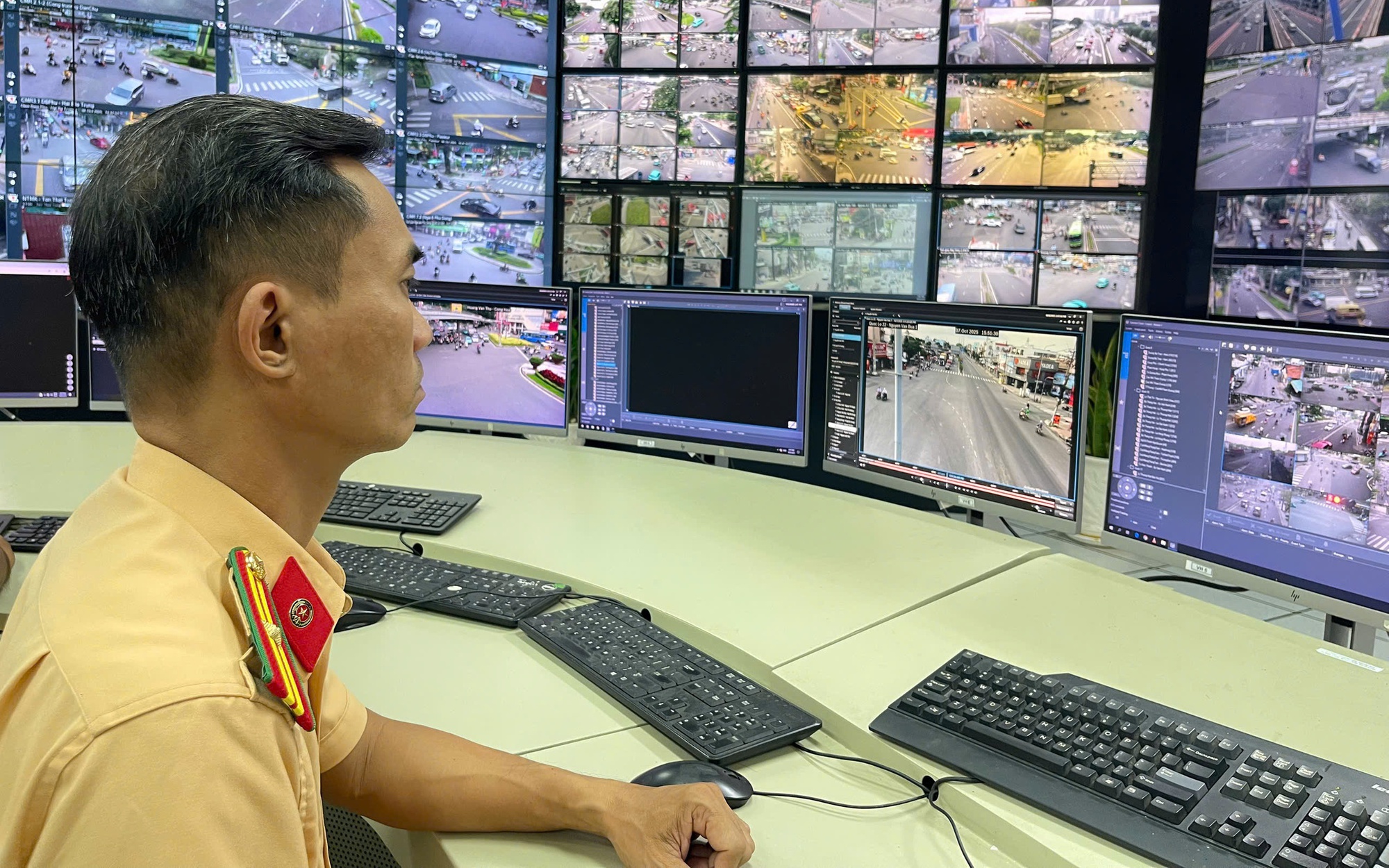 CSGT TPHCM số hóa giúp người dân dễ nộp phạt giao thông qua điện thọai