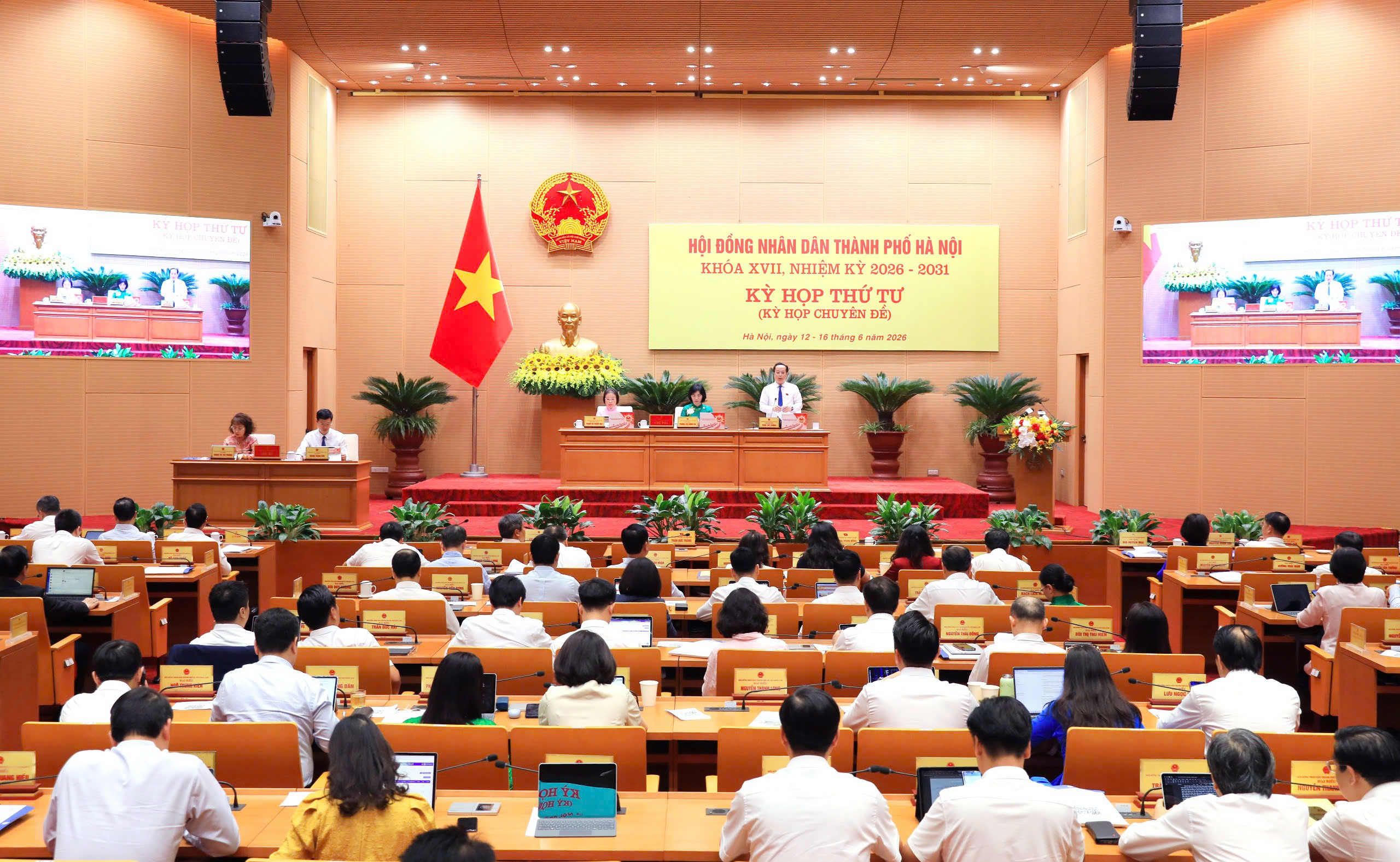 Hà Nội thí điểm hạn chế xe xăng tại vùng phát thải thấp từ năm 2026 - Ảnh 2.
