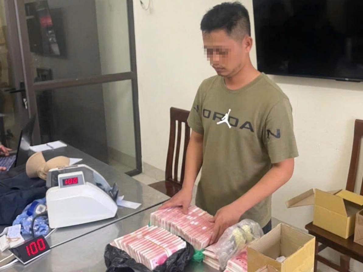 Khởi tố vụ án buôn lậu: Chủ tàu cá vận chuyển trái phép 47 vạn nhân dân tệ - Ảnh 1.